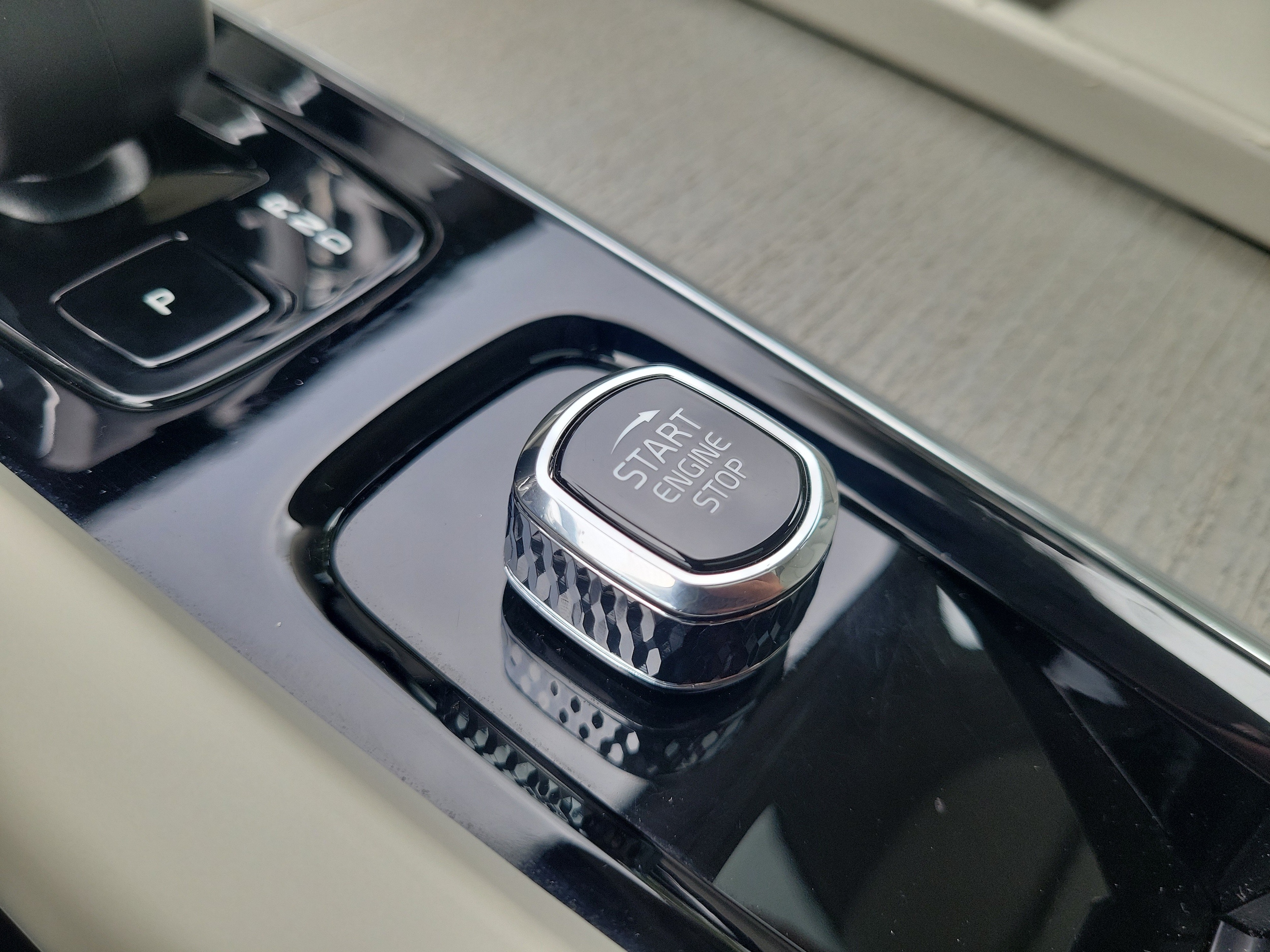 2024 Volvo XC60 Plus - Photo 29