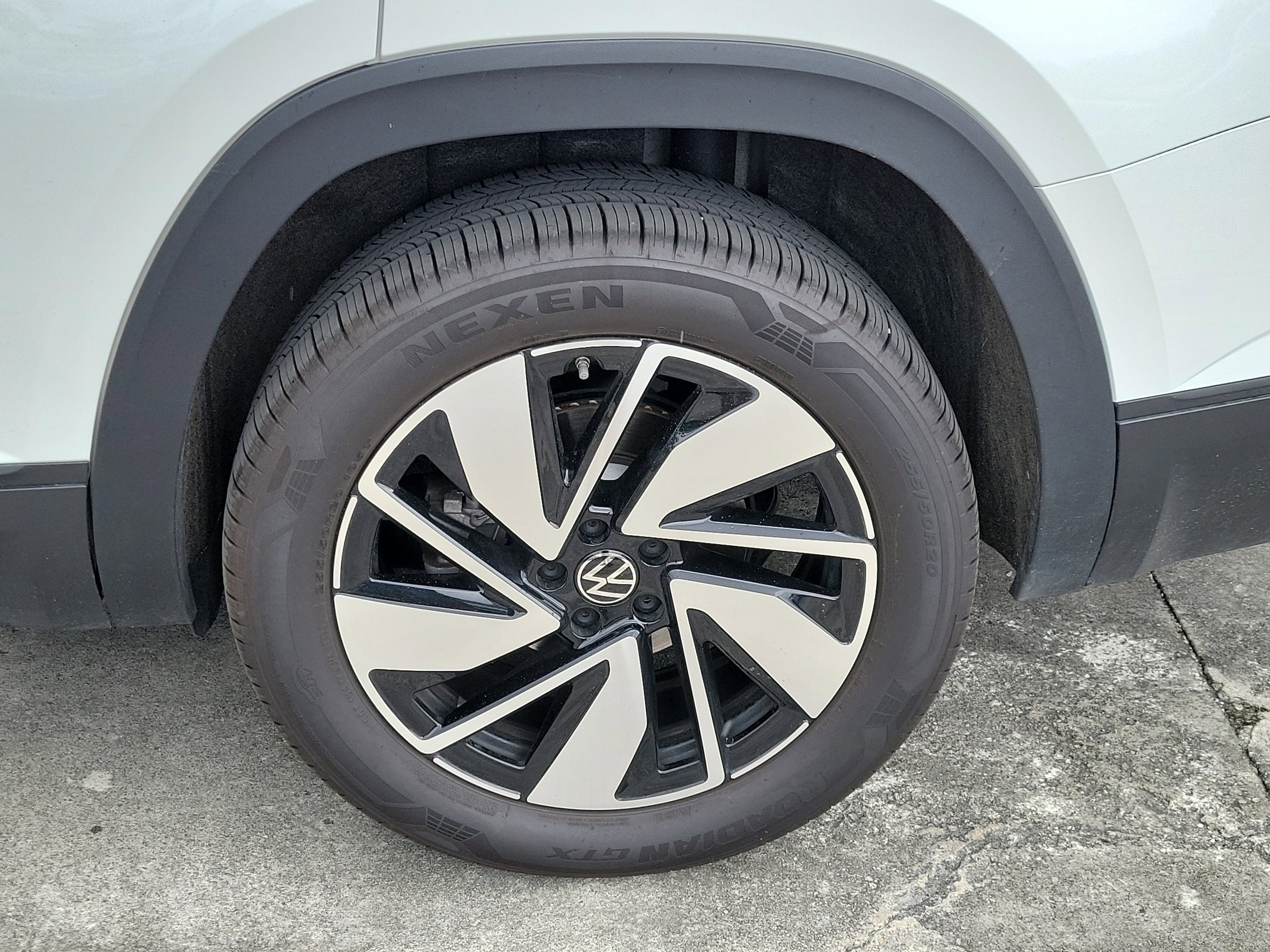 2026 Volkswagen Atlas SE w/Tech - Photo 9