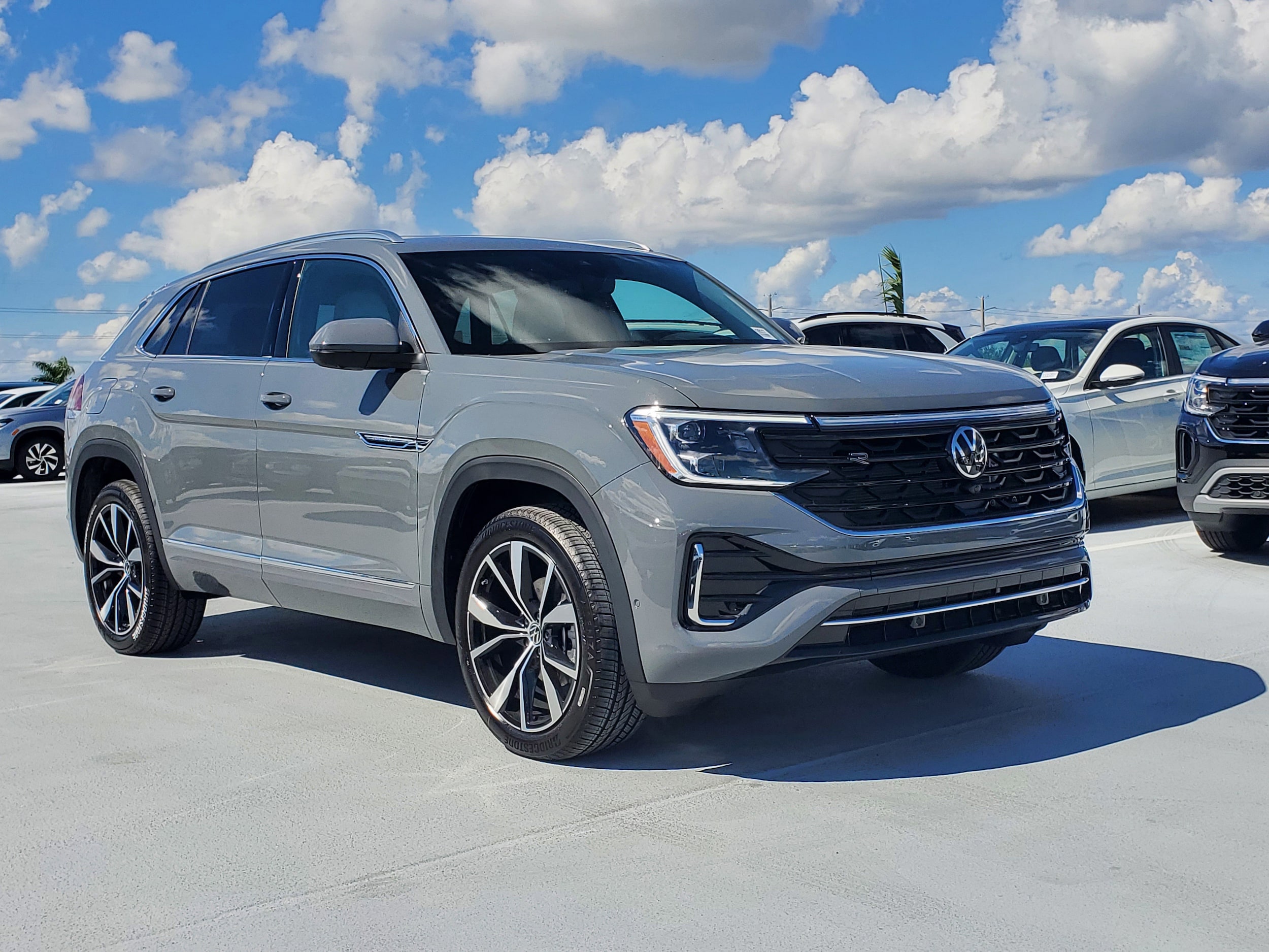 2026 Volkswagen Atlas Cross Sport SEL Premium R-Line photo 2