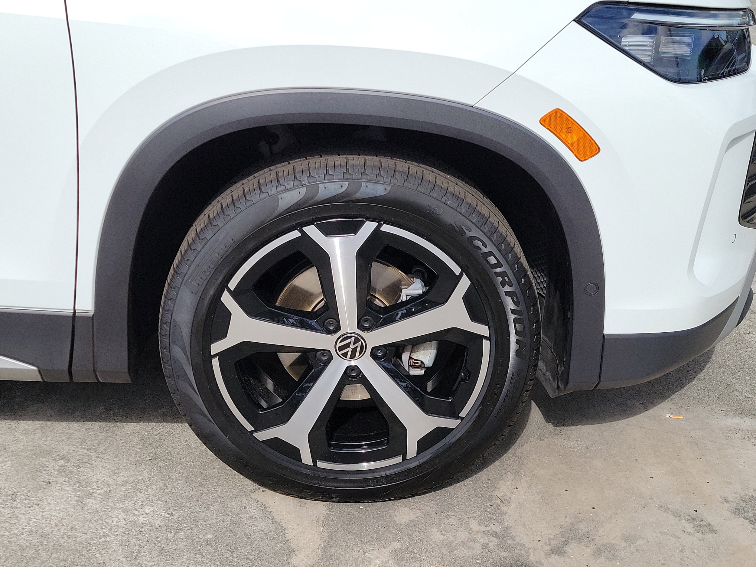 2025 Volkswagen Tiguan SE - Photo 13