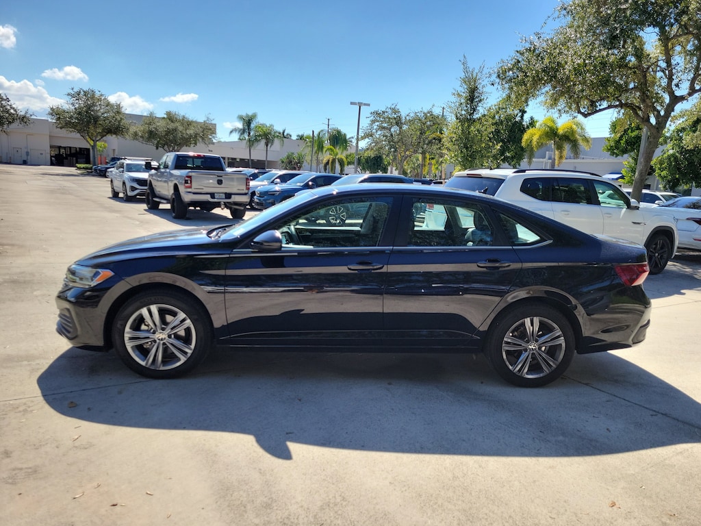 Certified 2022 Volkswagen Jetta 1.5T SE Sedan