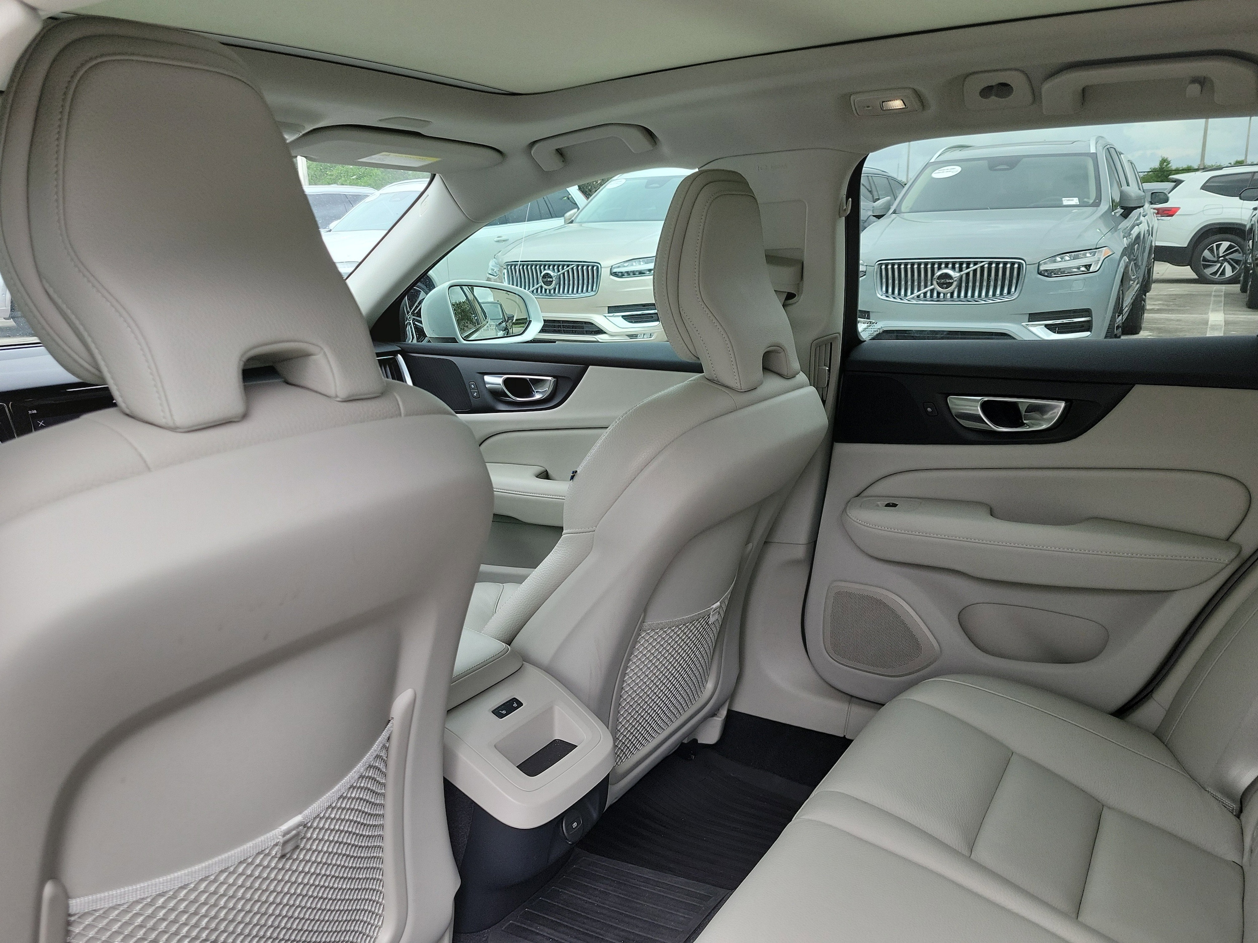 2023 Volvo V60 Cross Country Plus - Photo 13