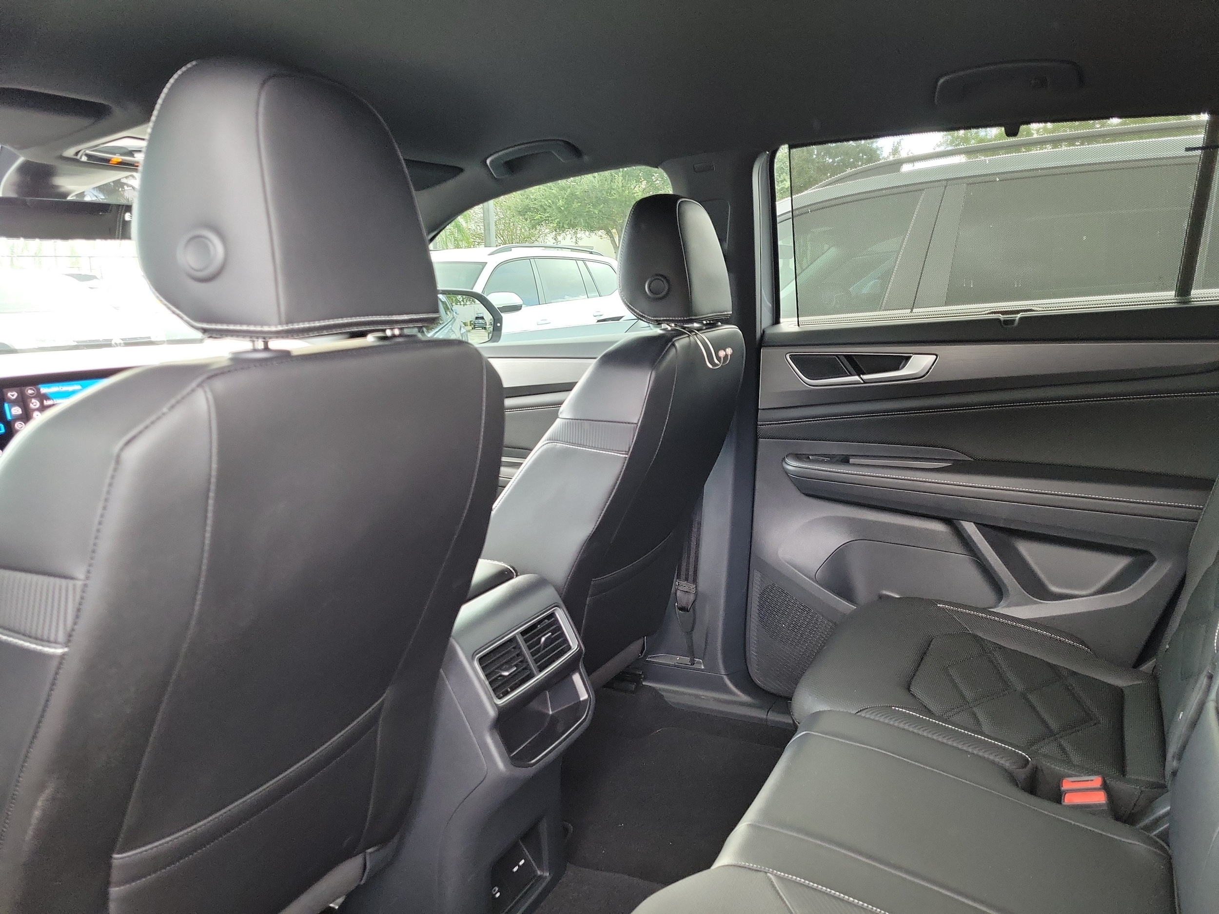2024 Volkswagen Atlas Cross Sport SE w/Tech - Photo 13