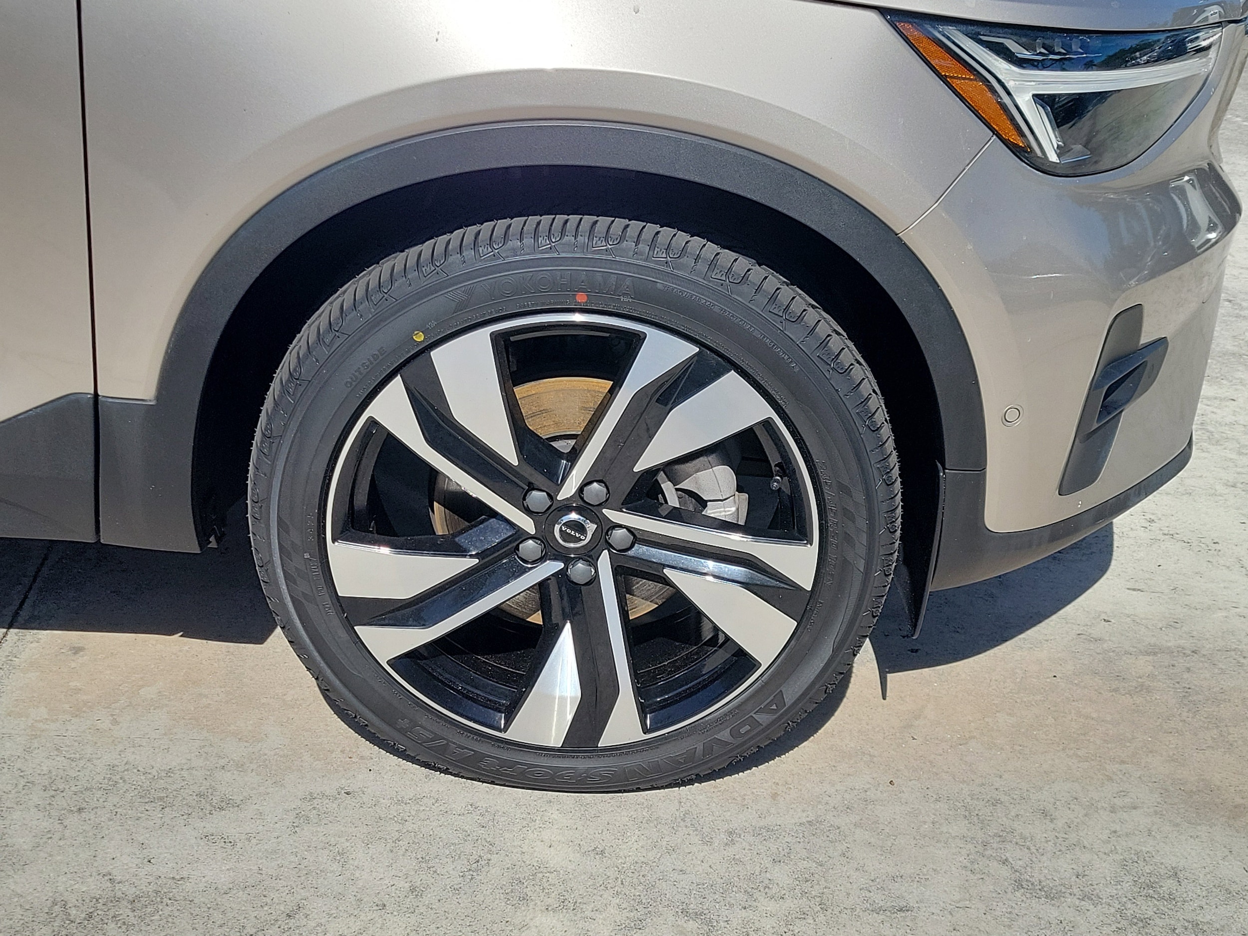 2024 Volvo XC40 Plus - Photo 12
