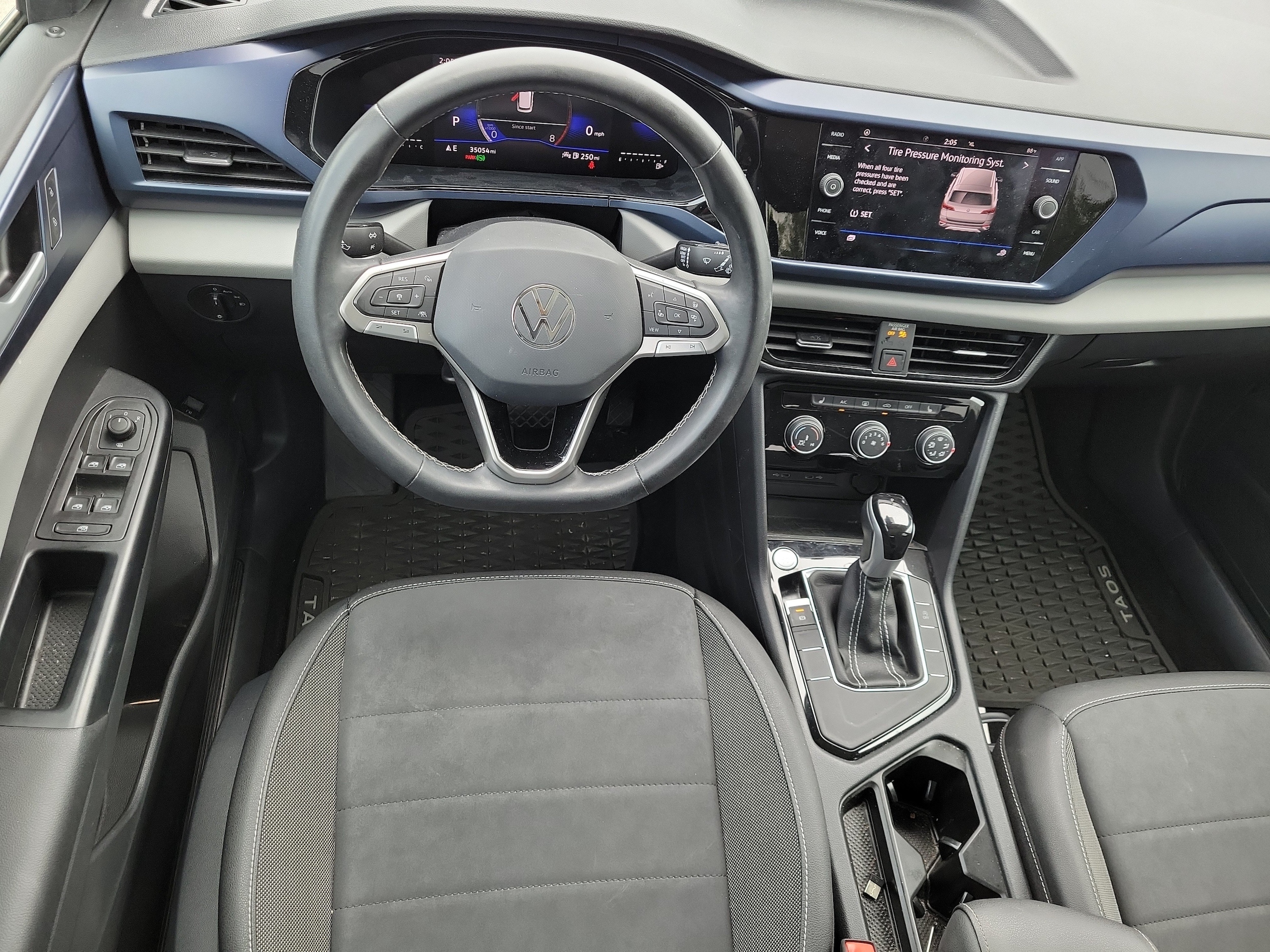 2023 Volkswagen Taos SE - Photo 12