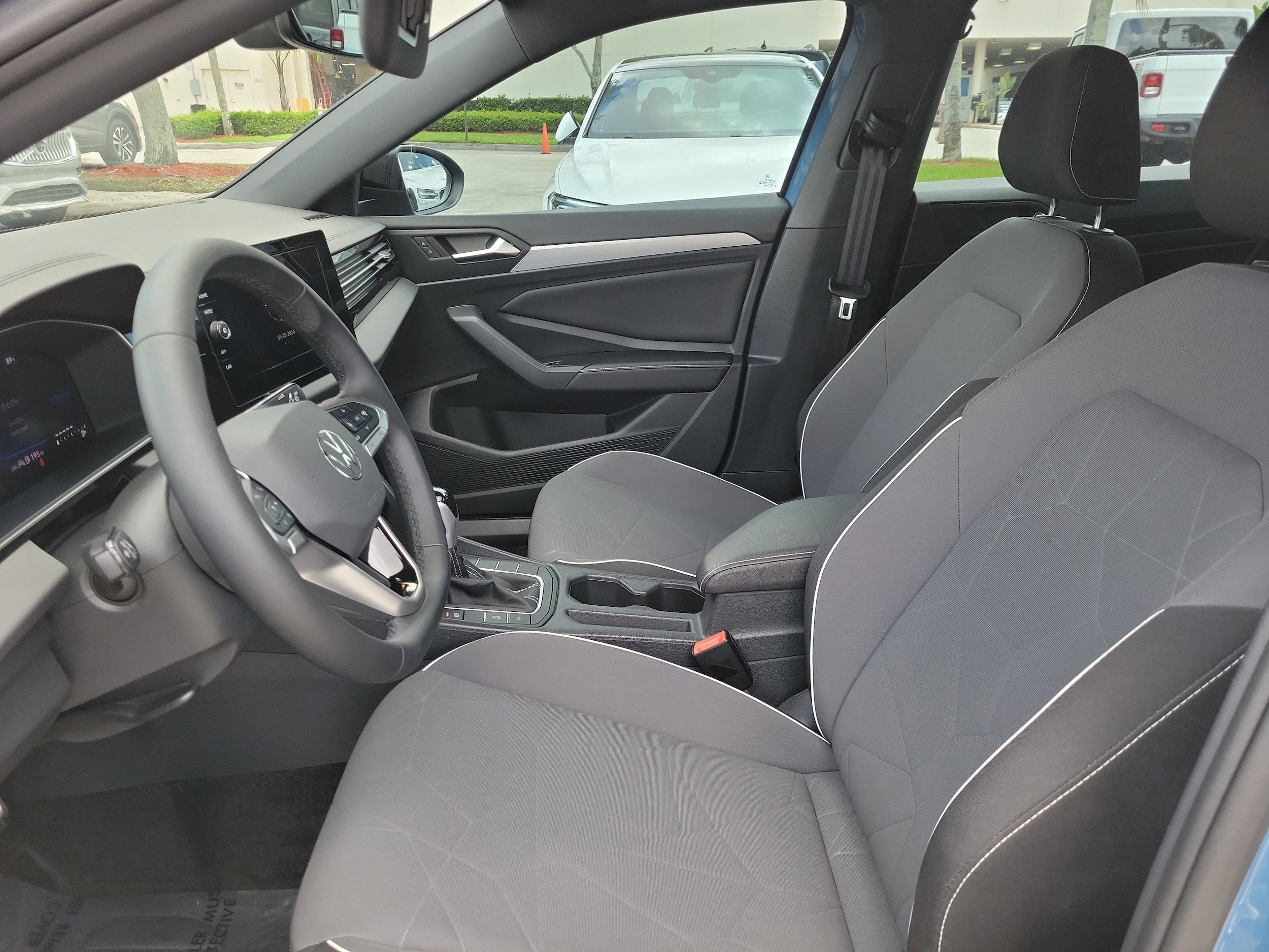 2025 Volkswagen Jetta Sport - Photo 17