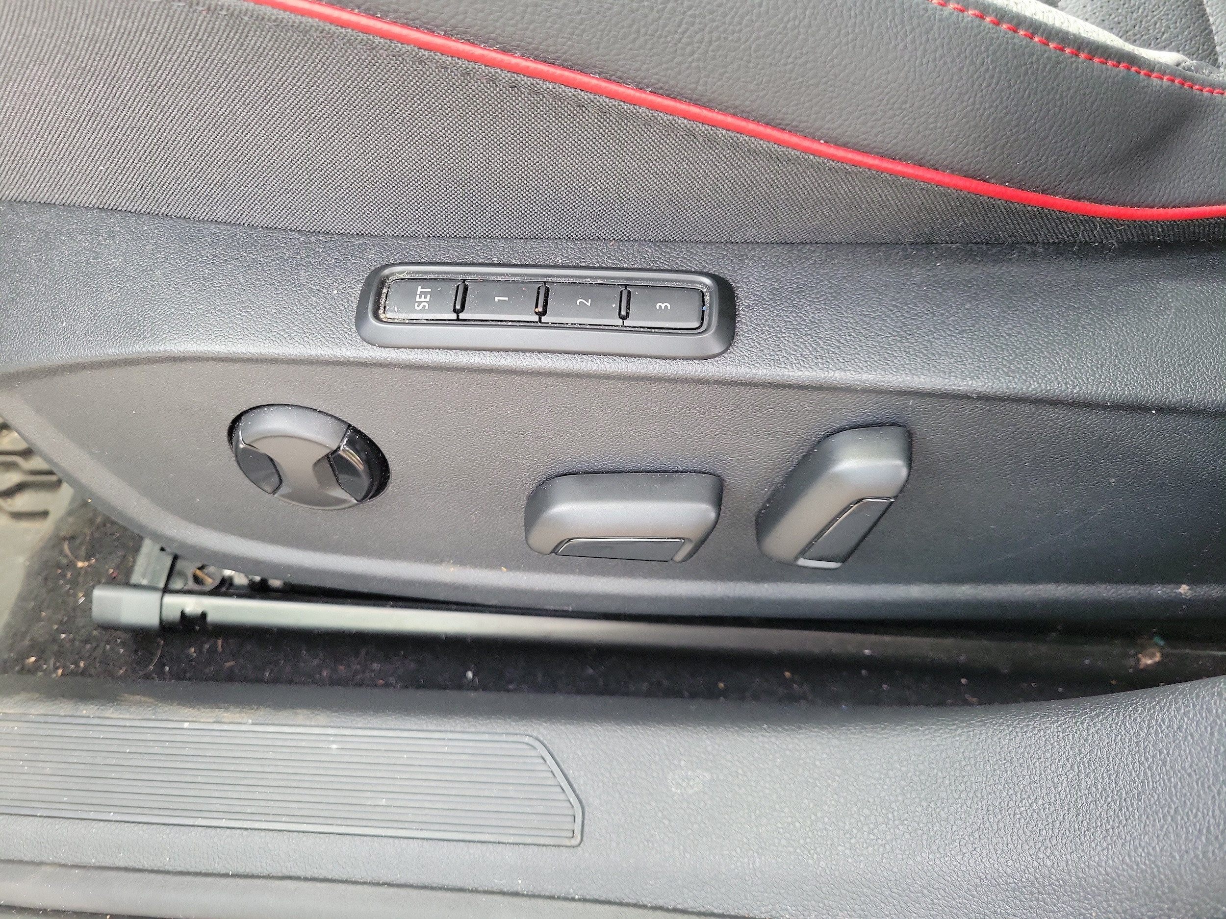 2024 Volkswagen Golf GTI SE - Photo 13