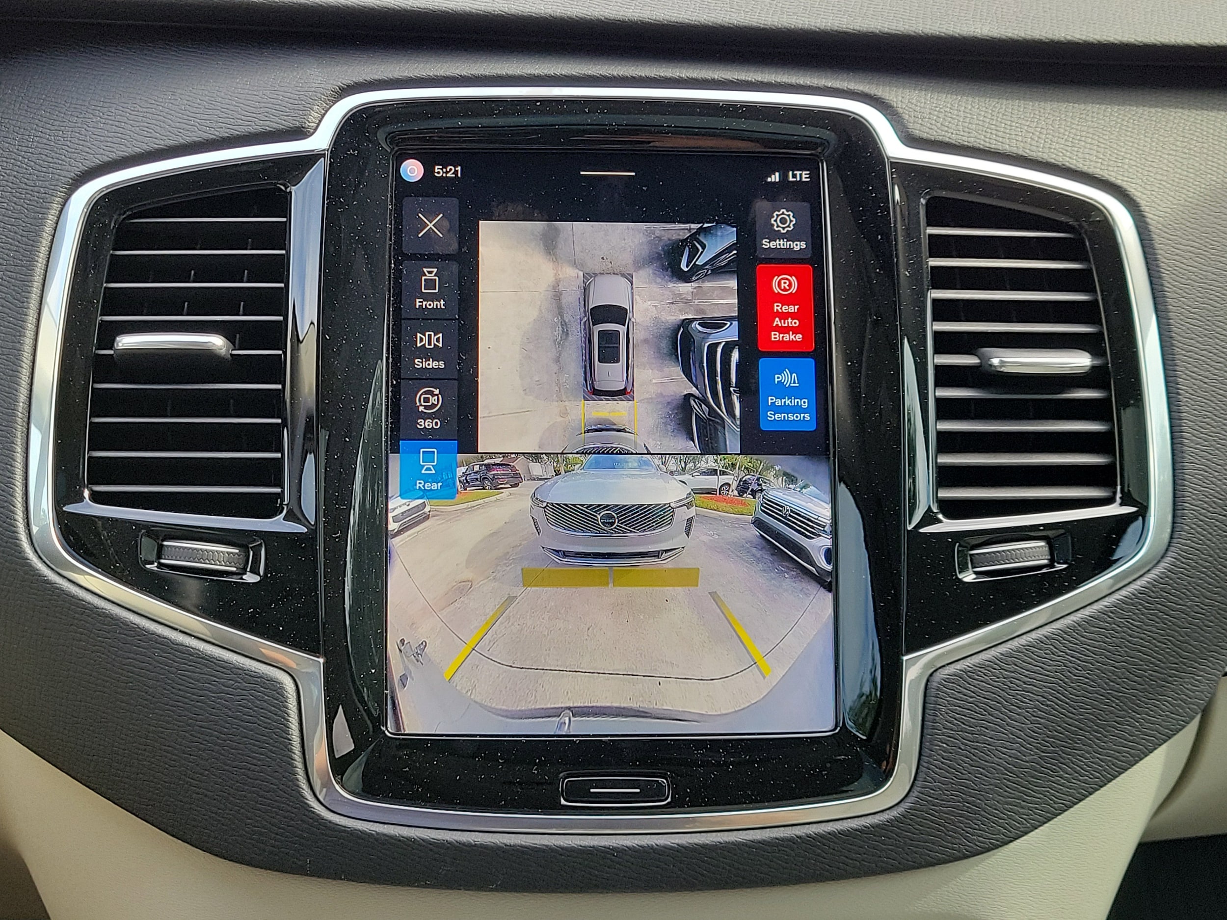 2025 Volvo XC90 Plus - Photo 28