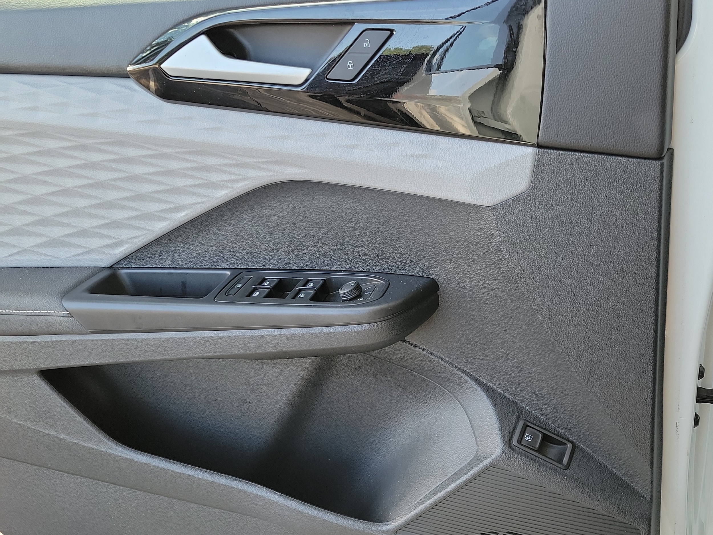 2024 Volkswagen Taos S - Photo 17