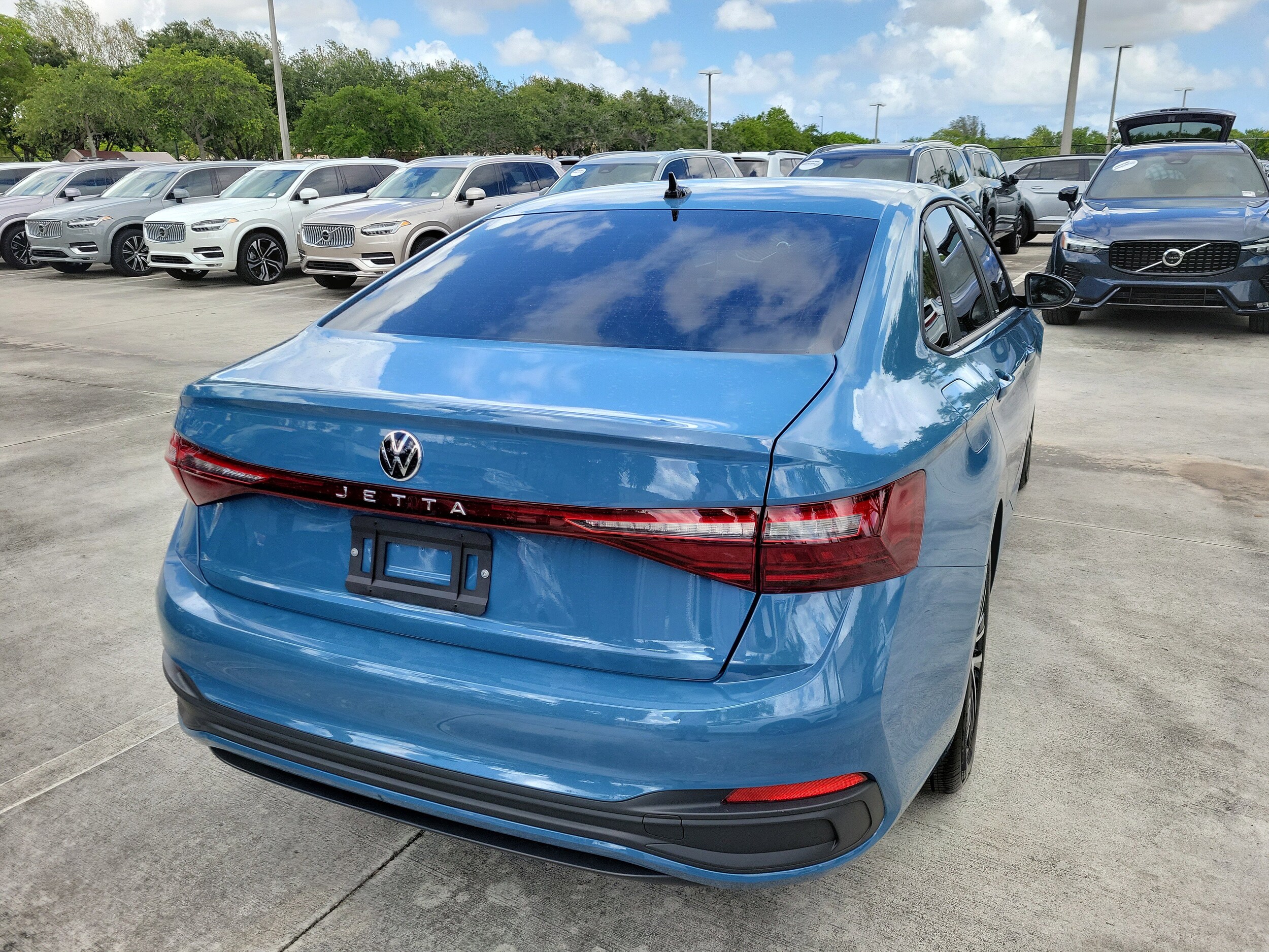 2025 Volkswagen Jetta Sport - Photo 9