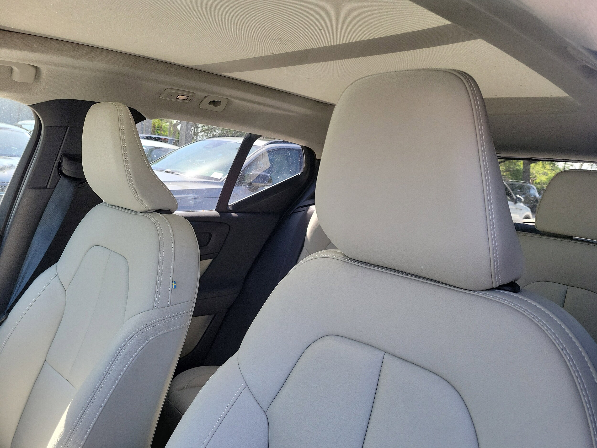 2024 Volvo XC40 Plus - Photo 21