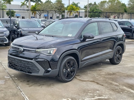 2025 Volkswagen Taos 1.5T SE Black SUV