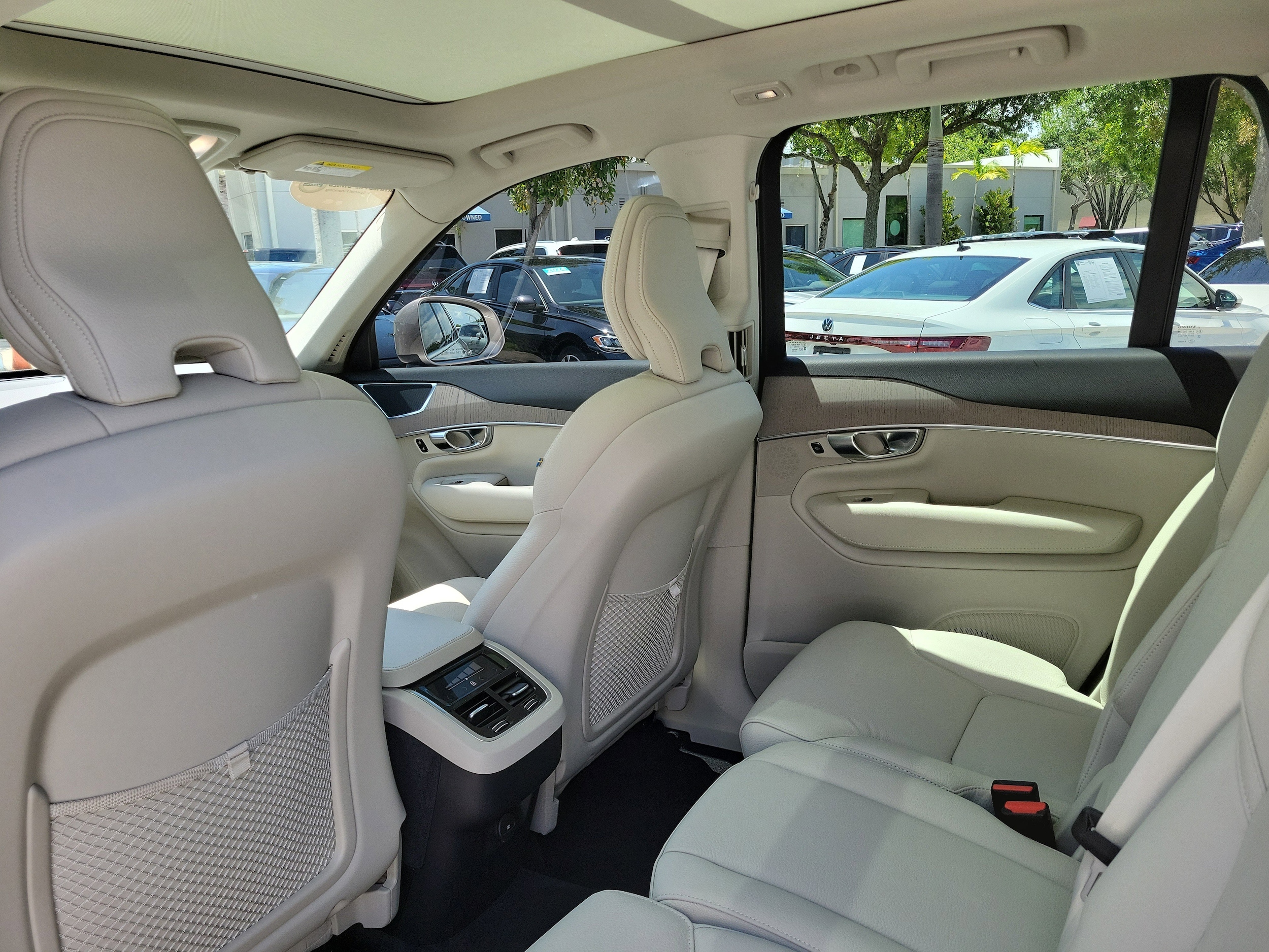 2025 Volvo XC90 Core - Photo 16