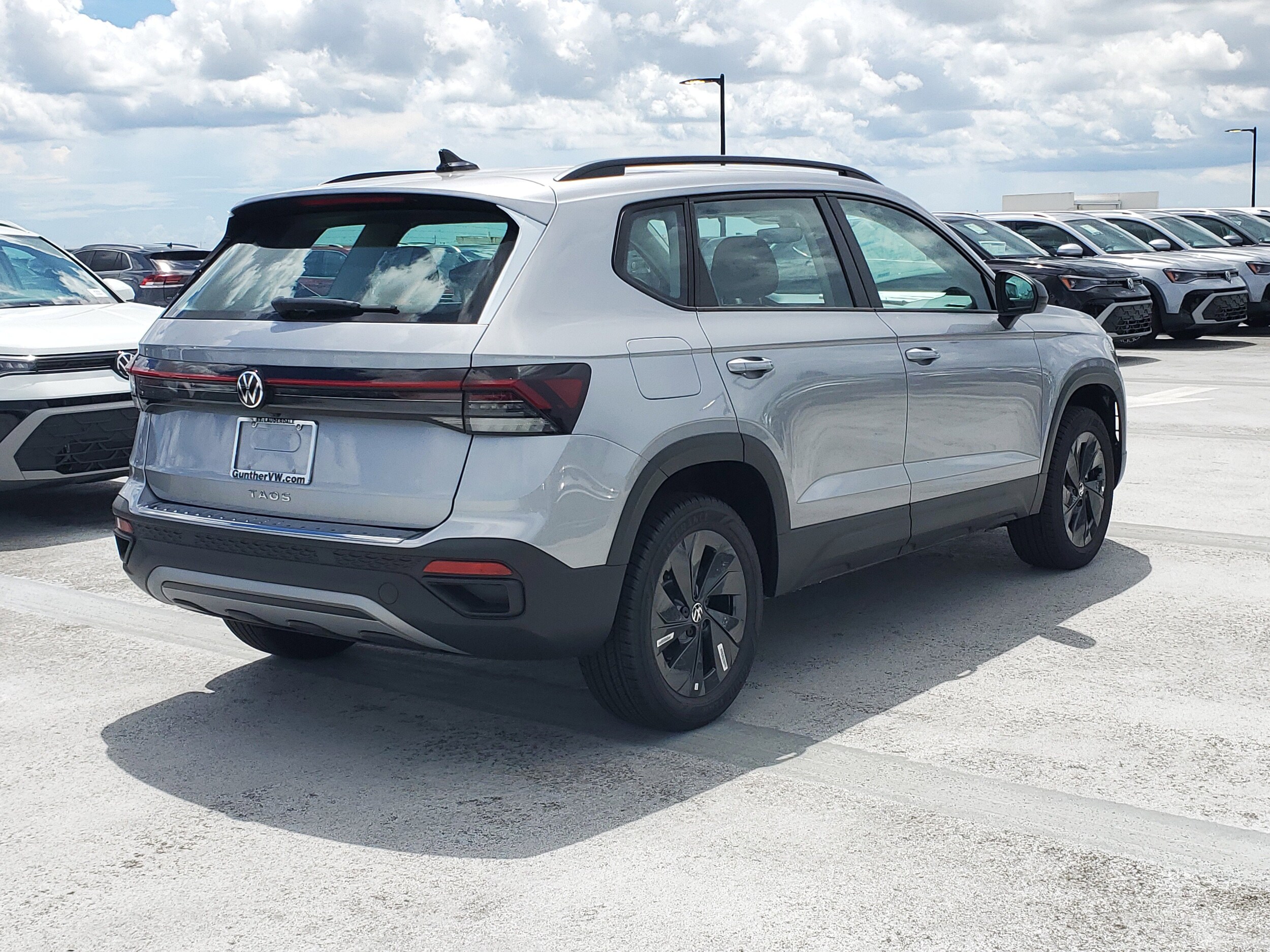2025 Volkswagen Taos S photo 4
