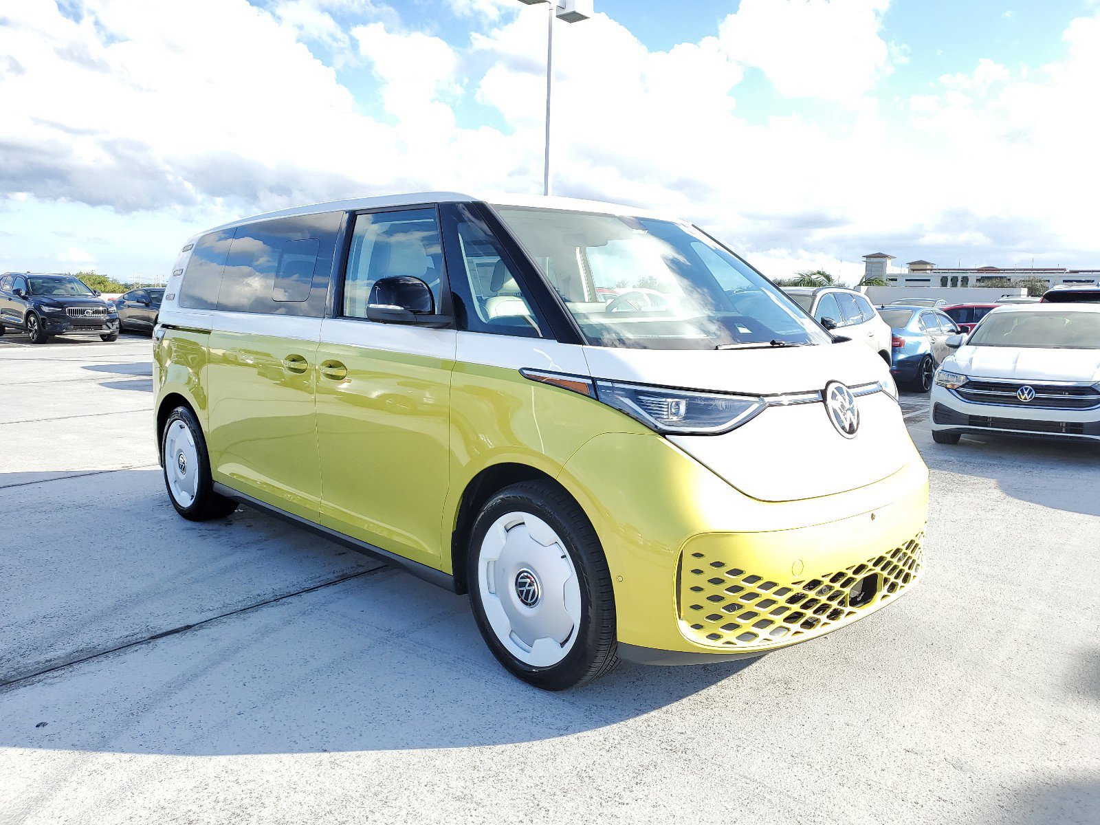 2025 Volkswagen ID. Buzz photo 3