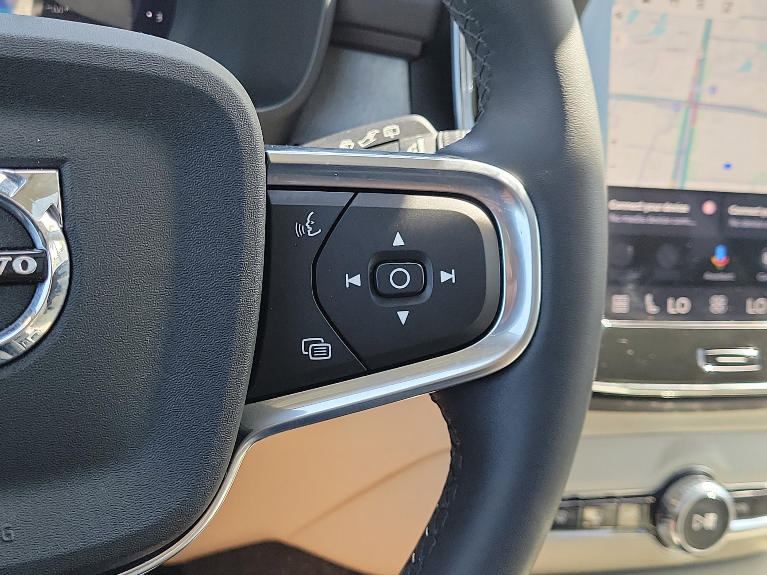 2024 Volvo XC40 Plus - Photo 25