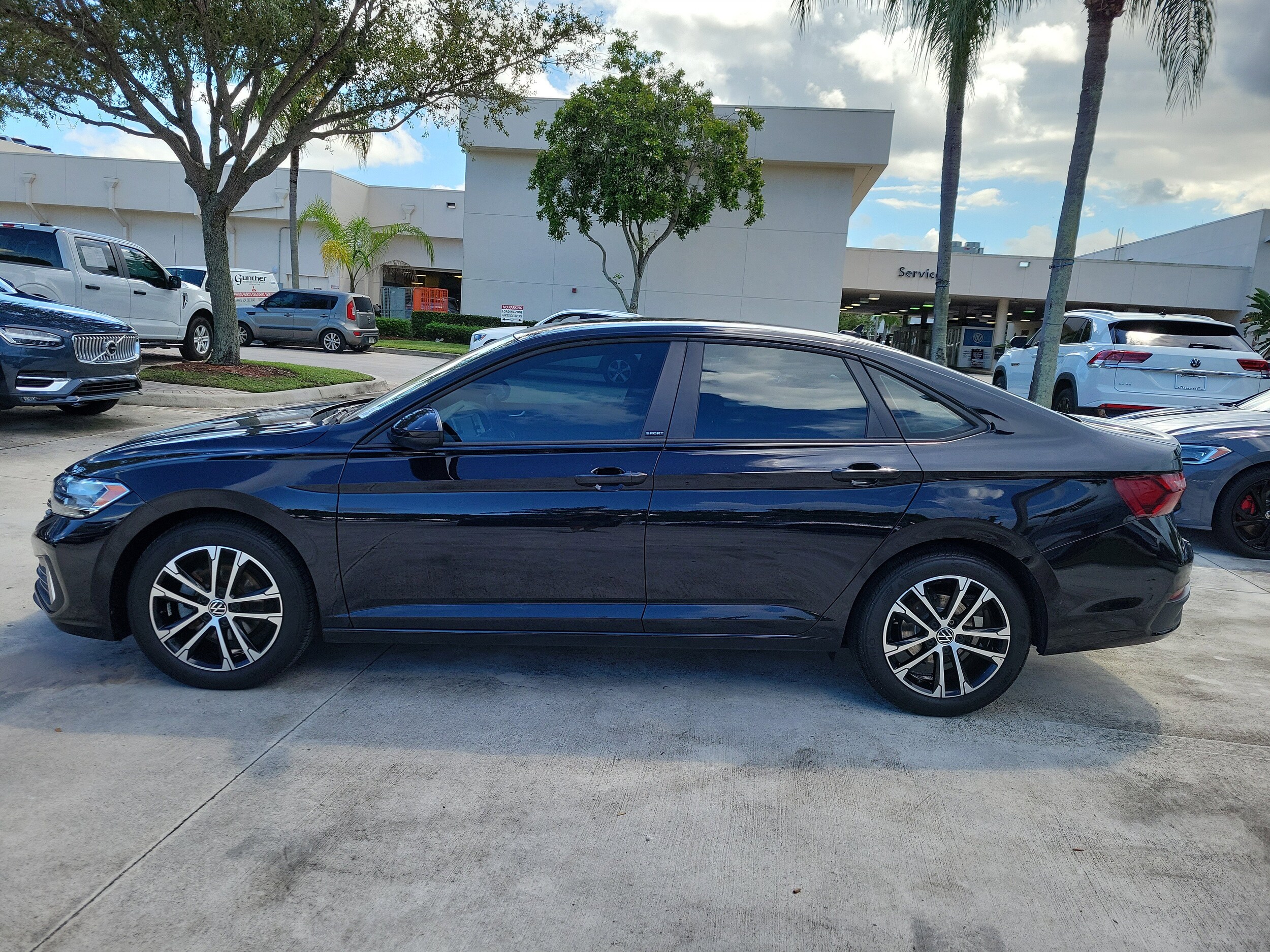 2024 Volkswagen Jetta 1.5T Sport photo 4