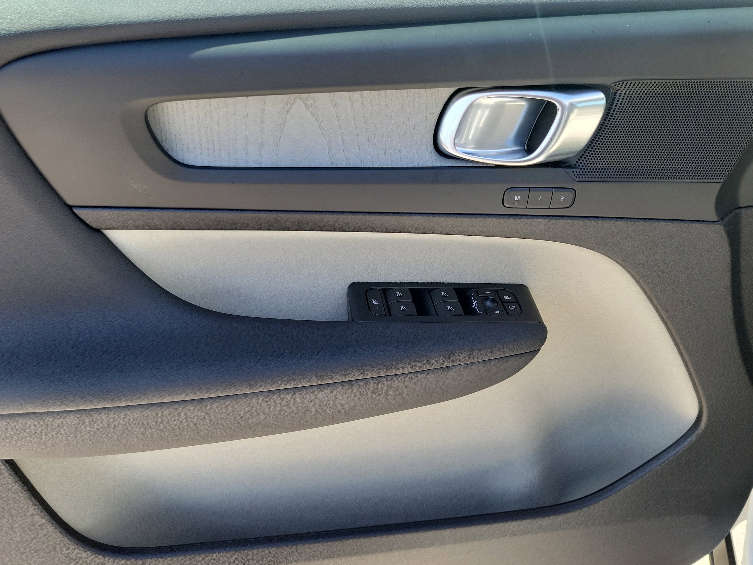 2024 Volvo XC40 Plus - Photo 21
