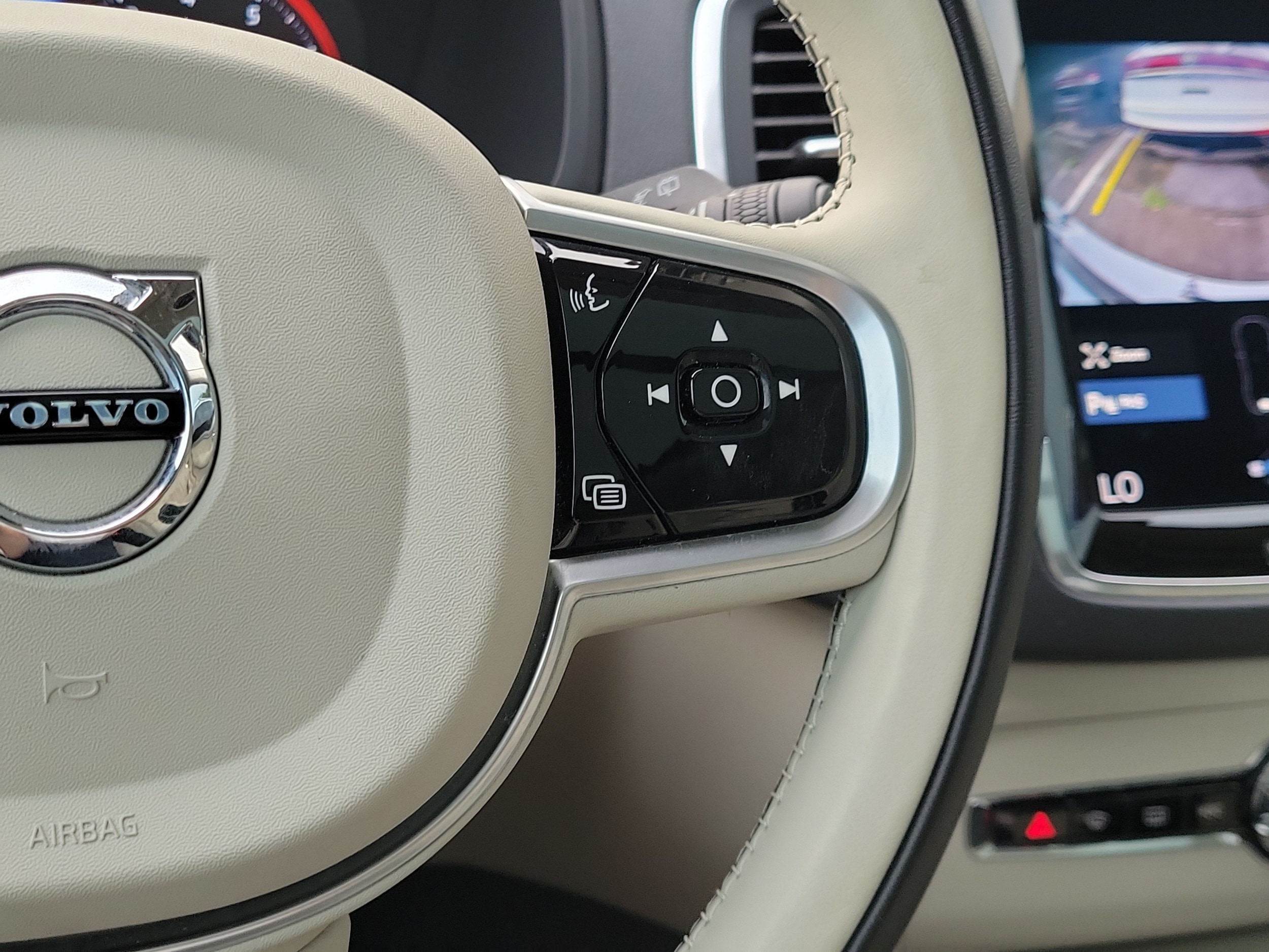 2022 Volvo XC90 Momentum - Photo 25