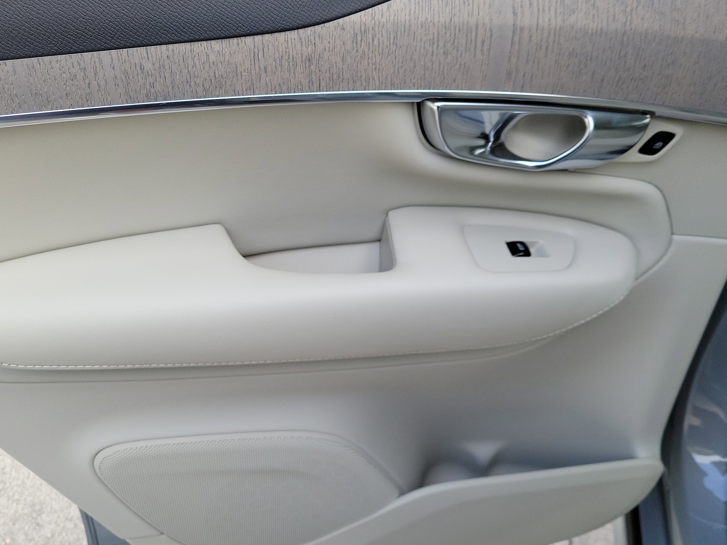 2025 Volvo XC90 Plus - Photo 18
