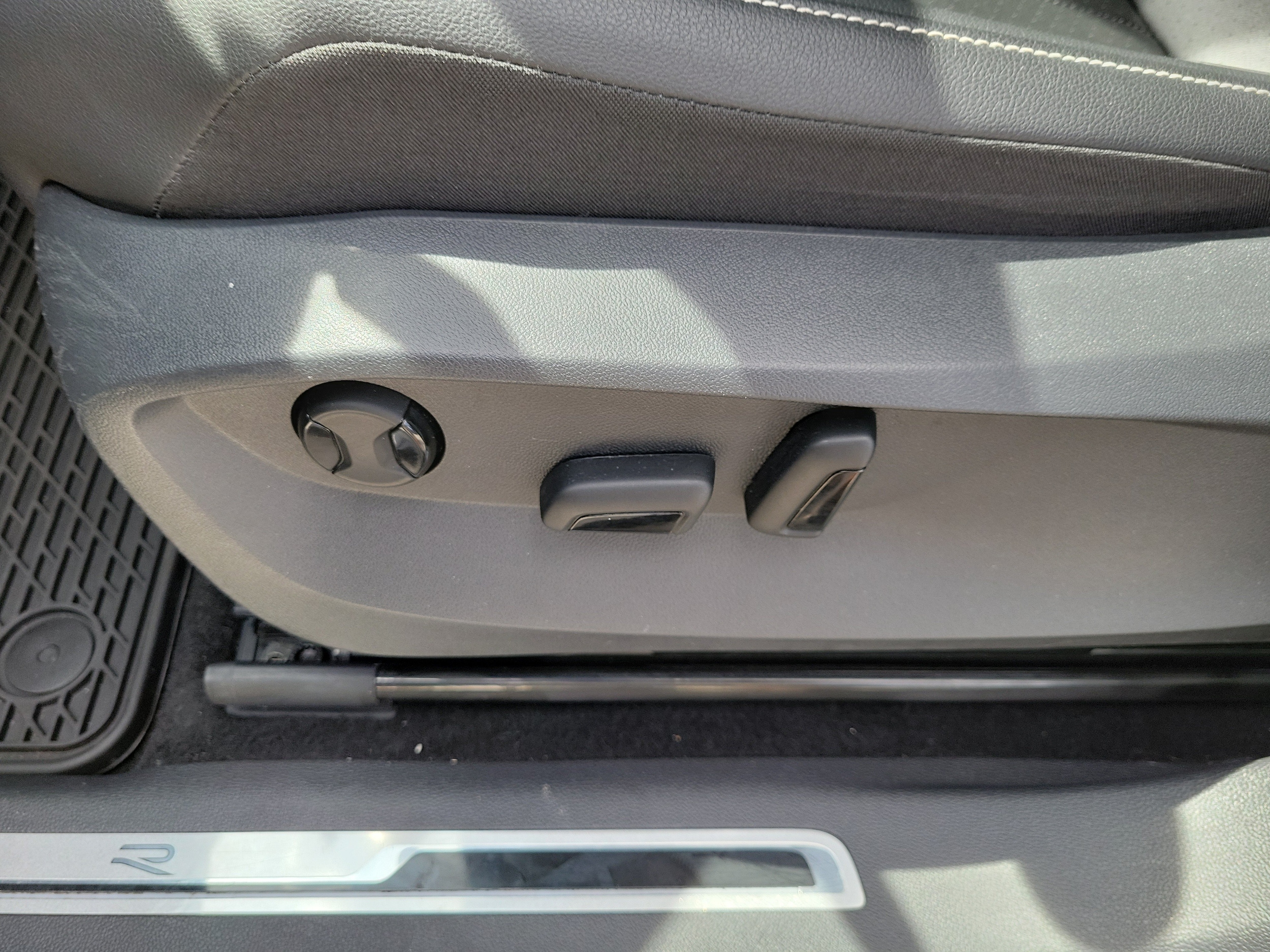 2023 Volkswagen Tiguan SE R-LINE BLACK - Photo 17