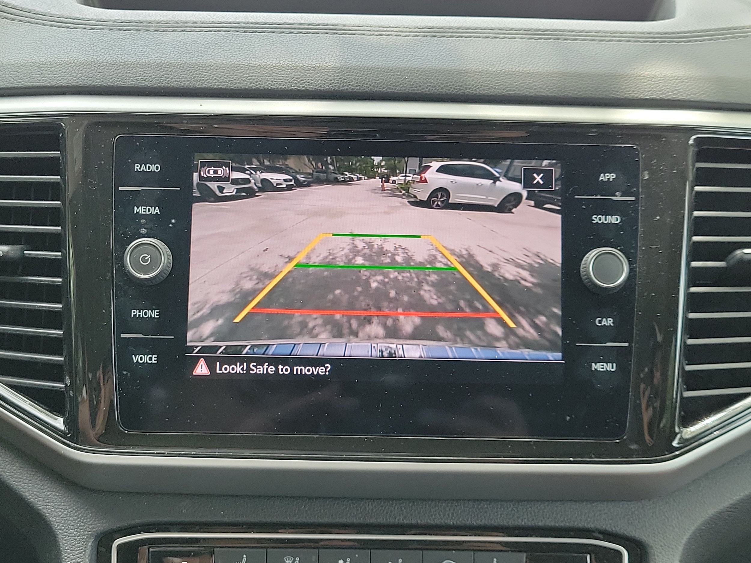 2023 Volkswagen Atlas SE w/Tech - Photo 25