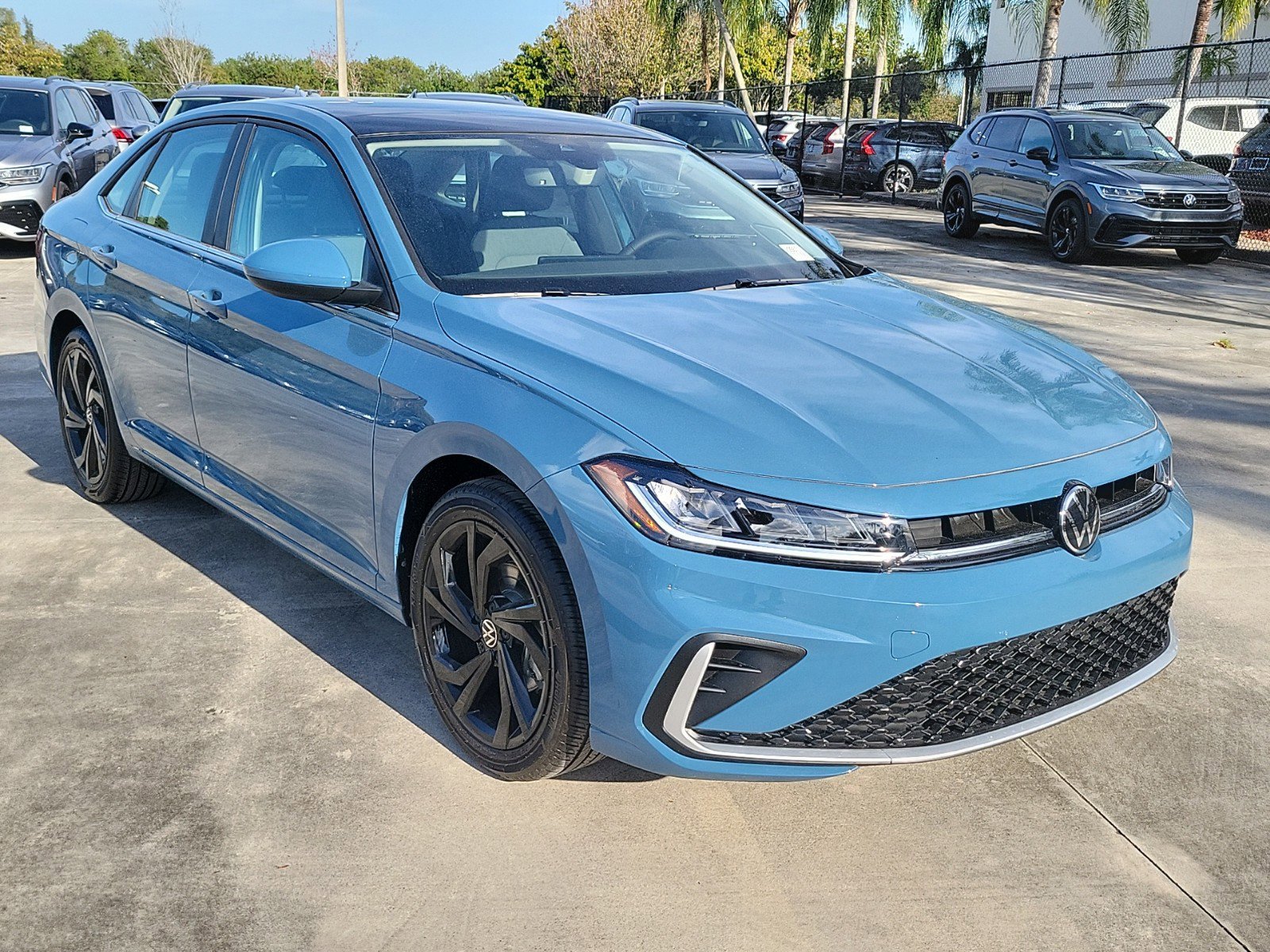 2025 Volkswagen Jetta 1.5T SE photo 2