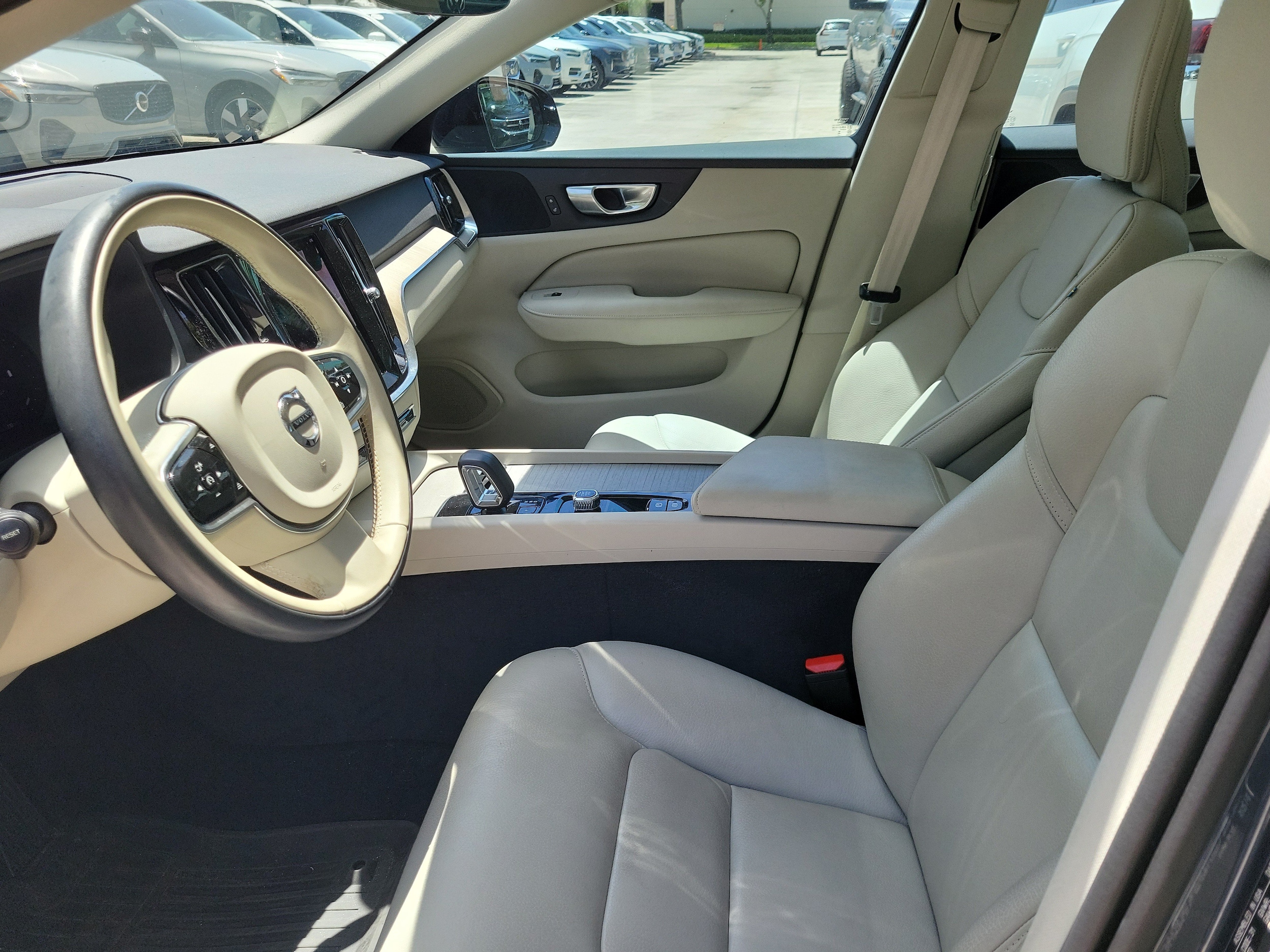 2024 Volvo S60 Plus - Photo 14
