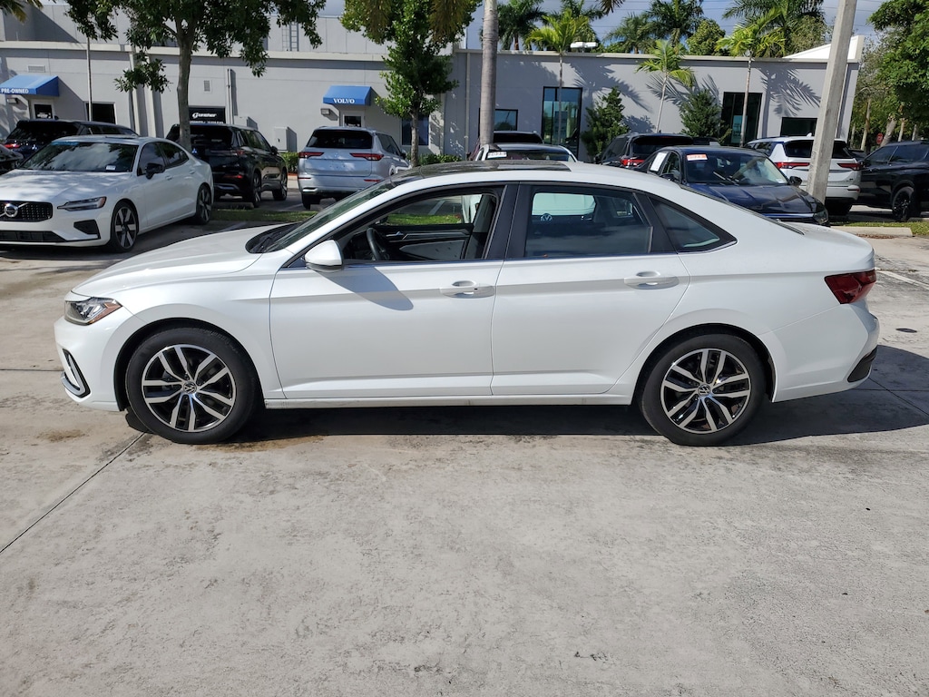 Used 2025 Volkswagen Jetta 1.5T SE Sedan