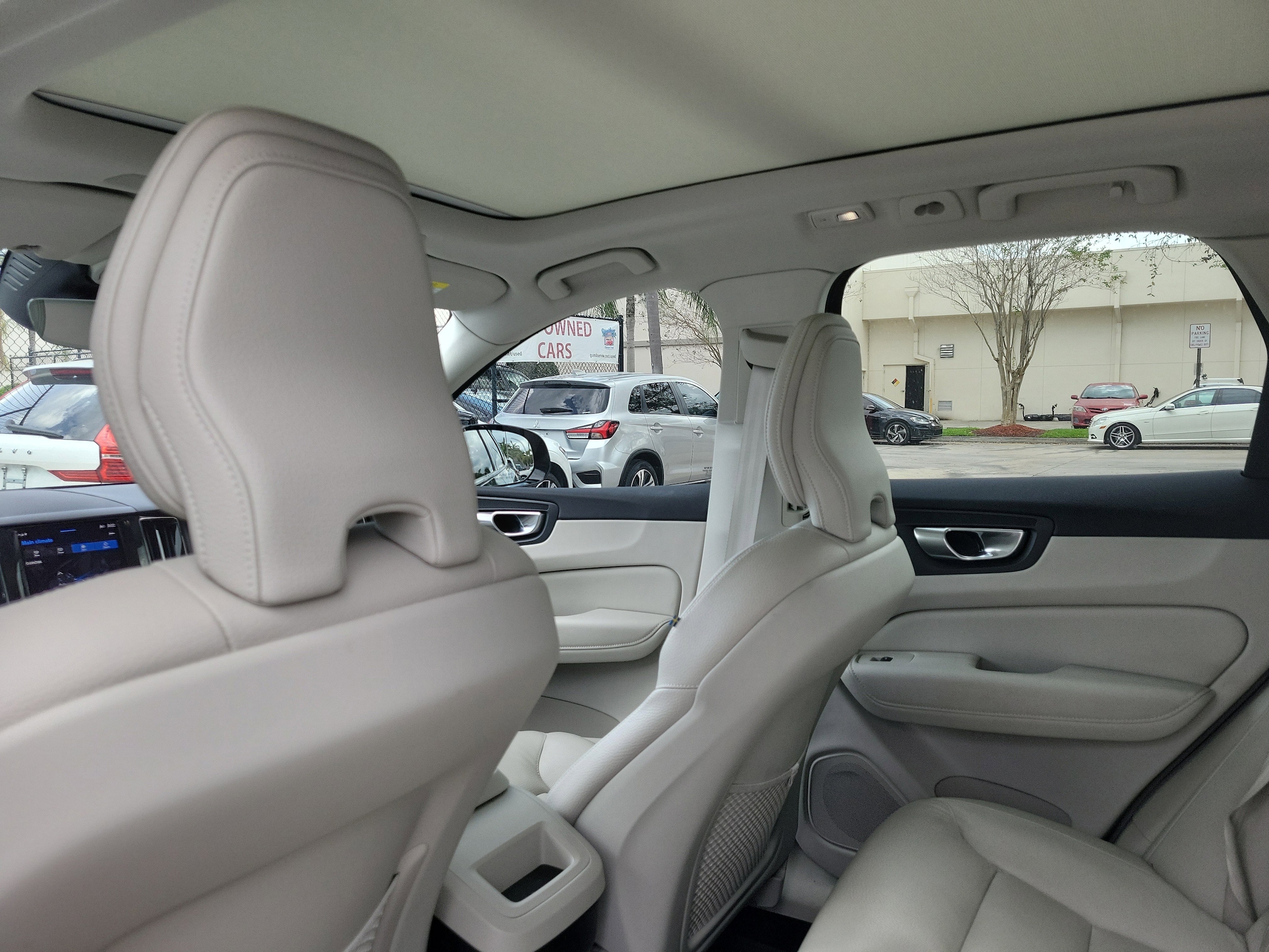 2023 Volvo XC60 Plus - Photo 17