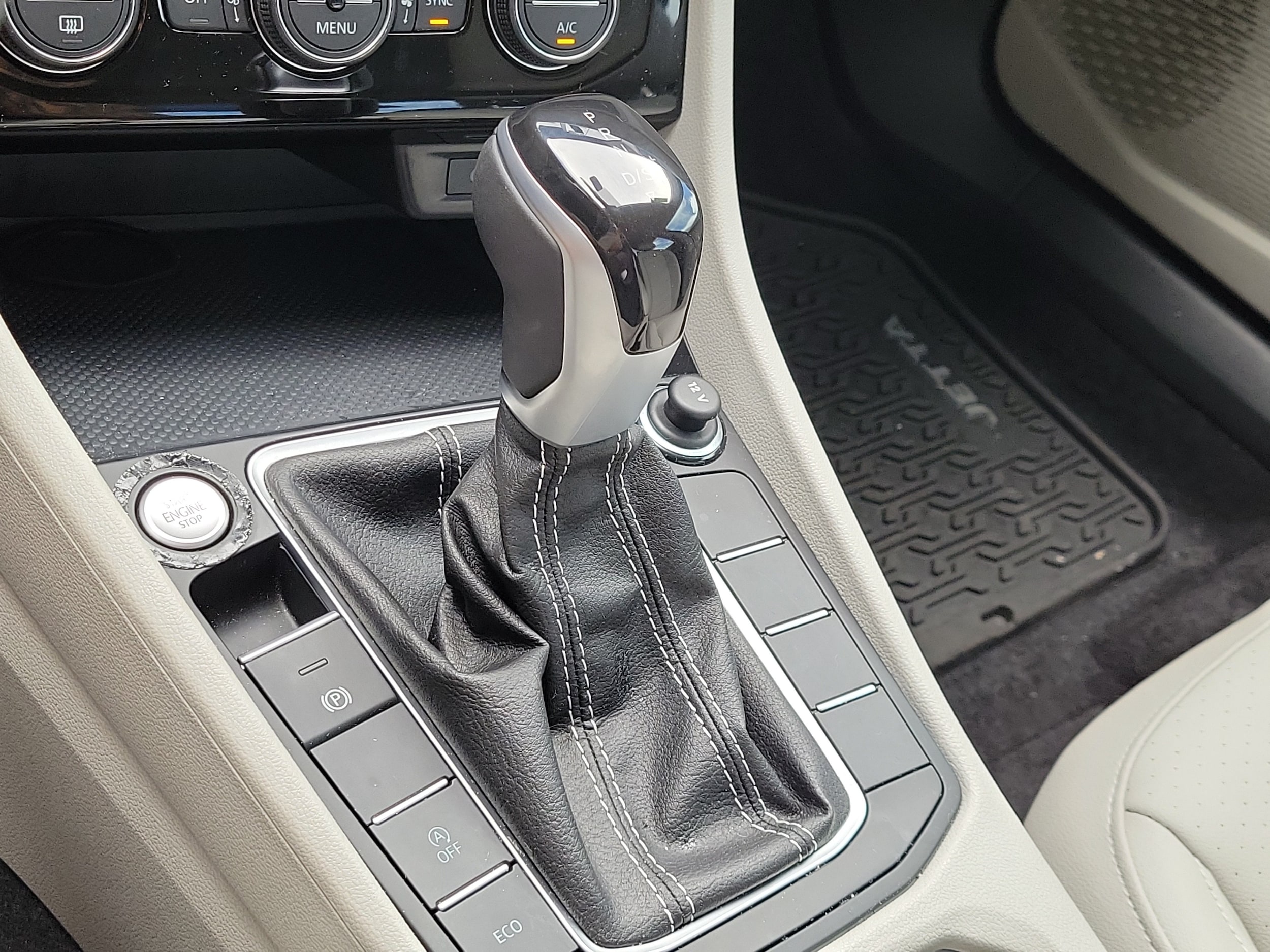 2024 Volkswagen Jetta SE - Photo 22