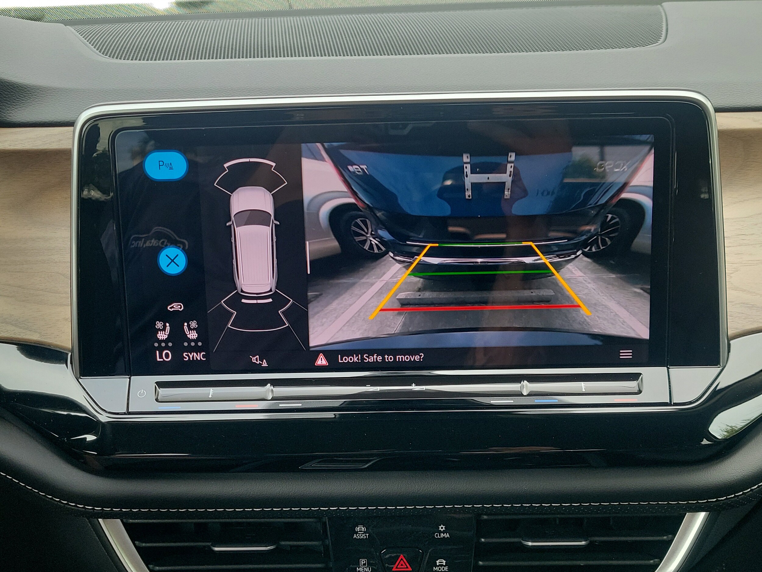 2024 Volkswagen Atlas SE w/Tech - Photo 24