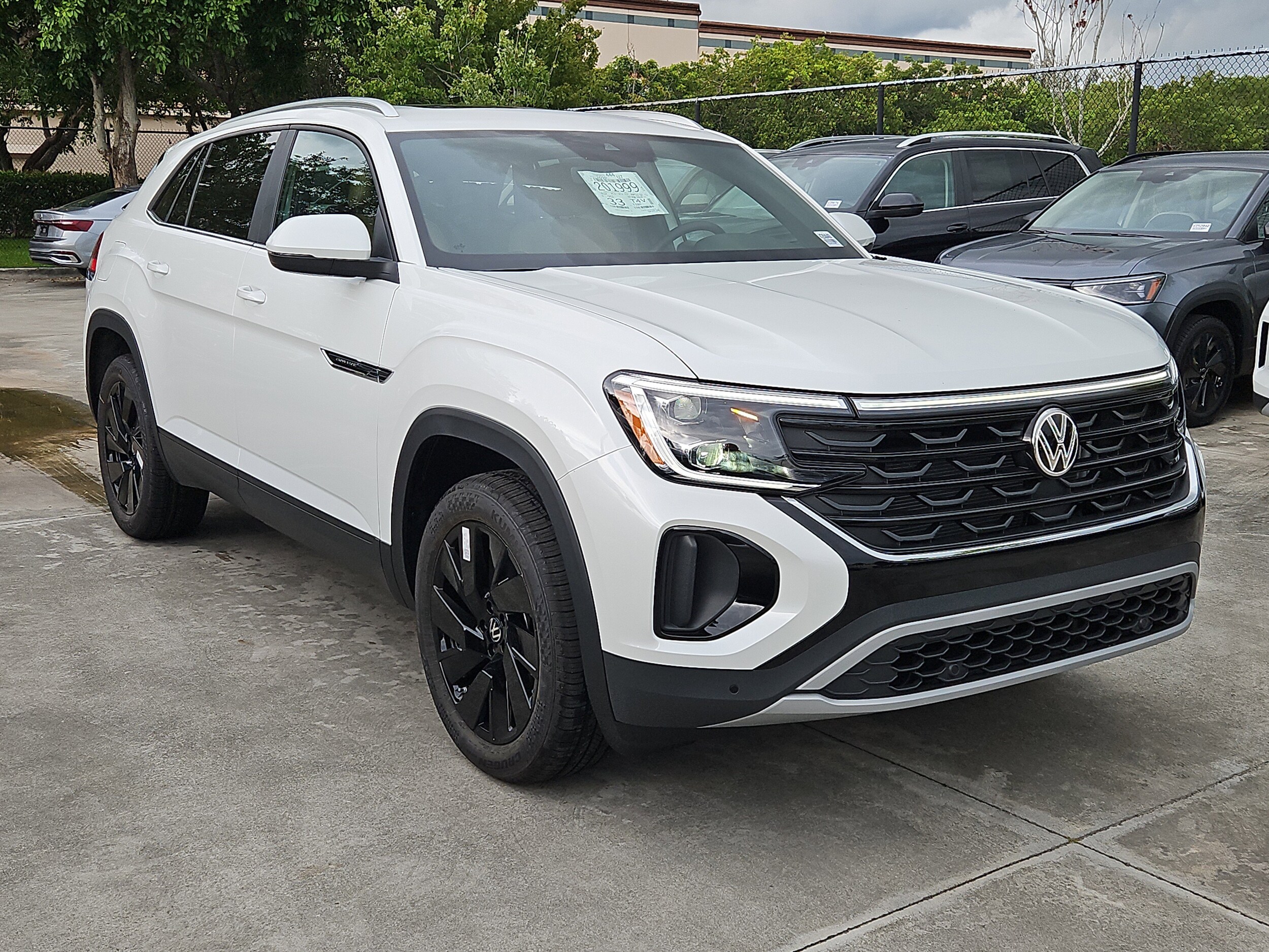 2026 Volkswagen Atlas Cross Sport SE Technology photo 2