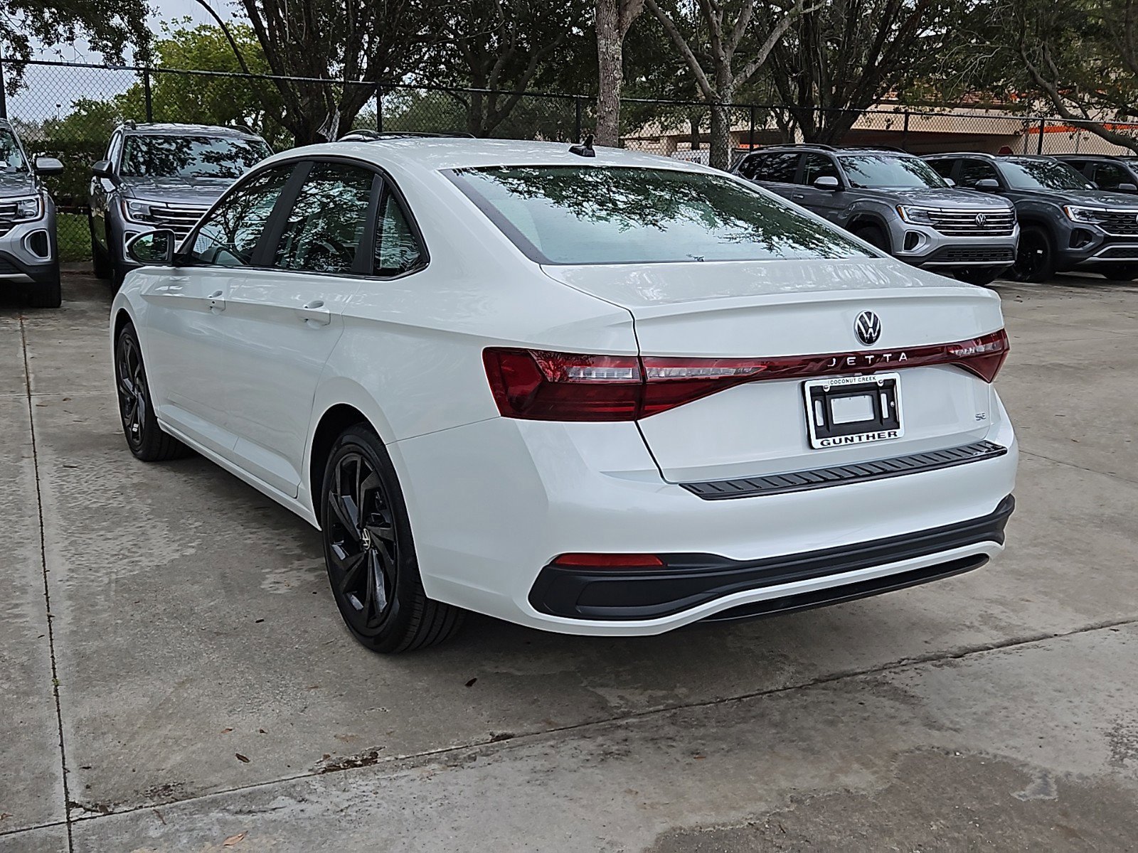 2025 Volkswagen Jetta 1.5T SE photo 4