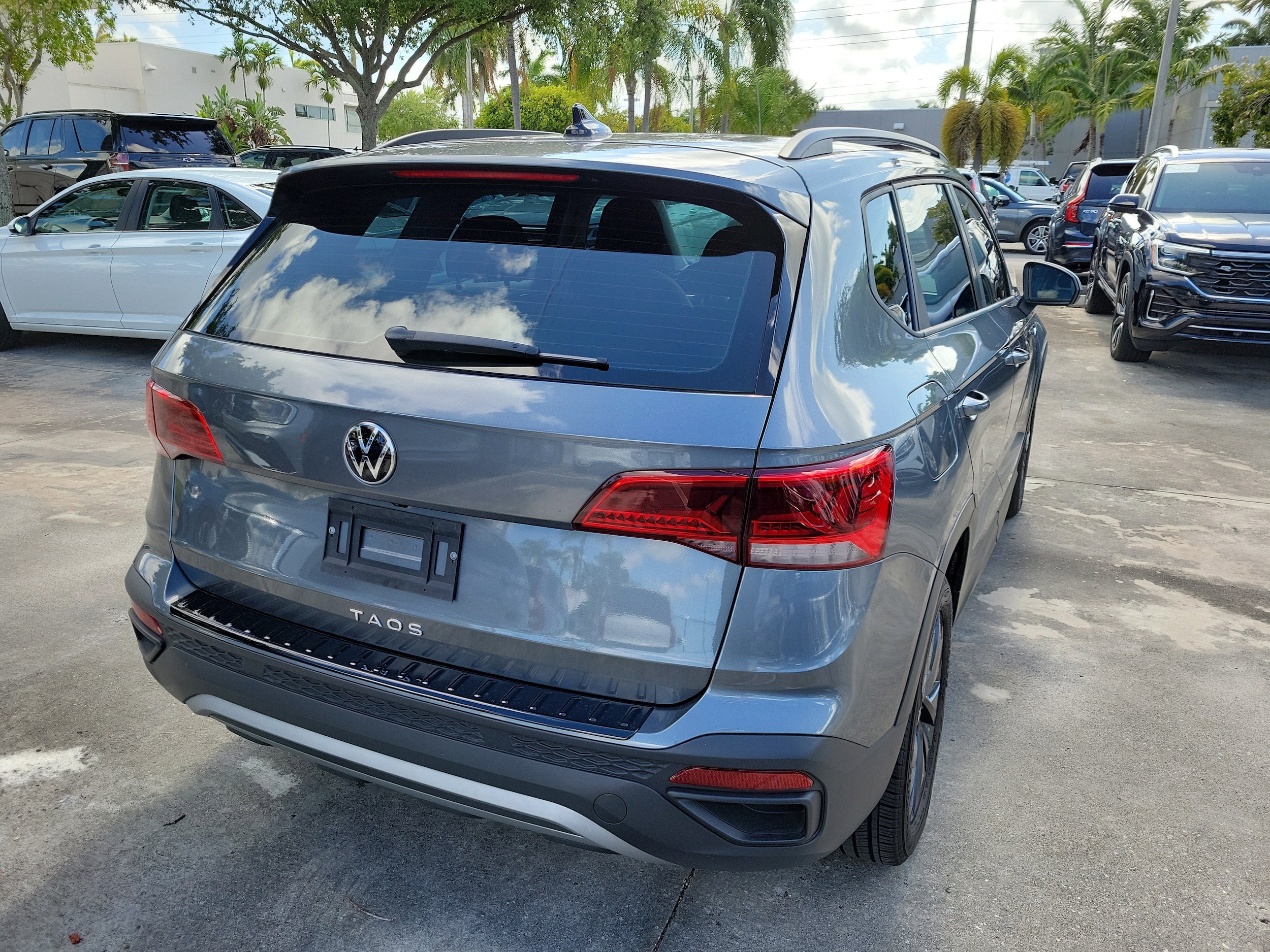 2024 Volkswagen Taos S - Photo 9