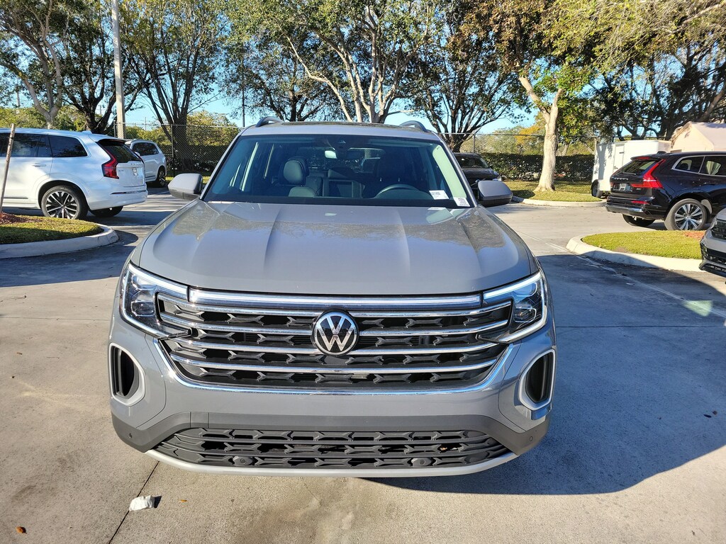 Used 2025 Volkswagen Atlas 2.0T SE w/Technology SUV