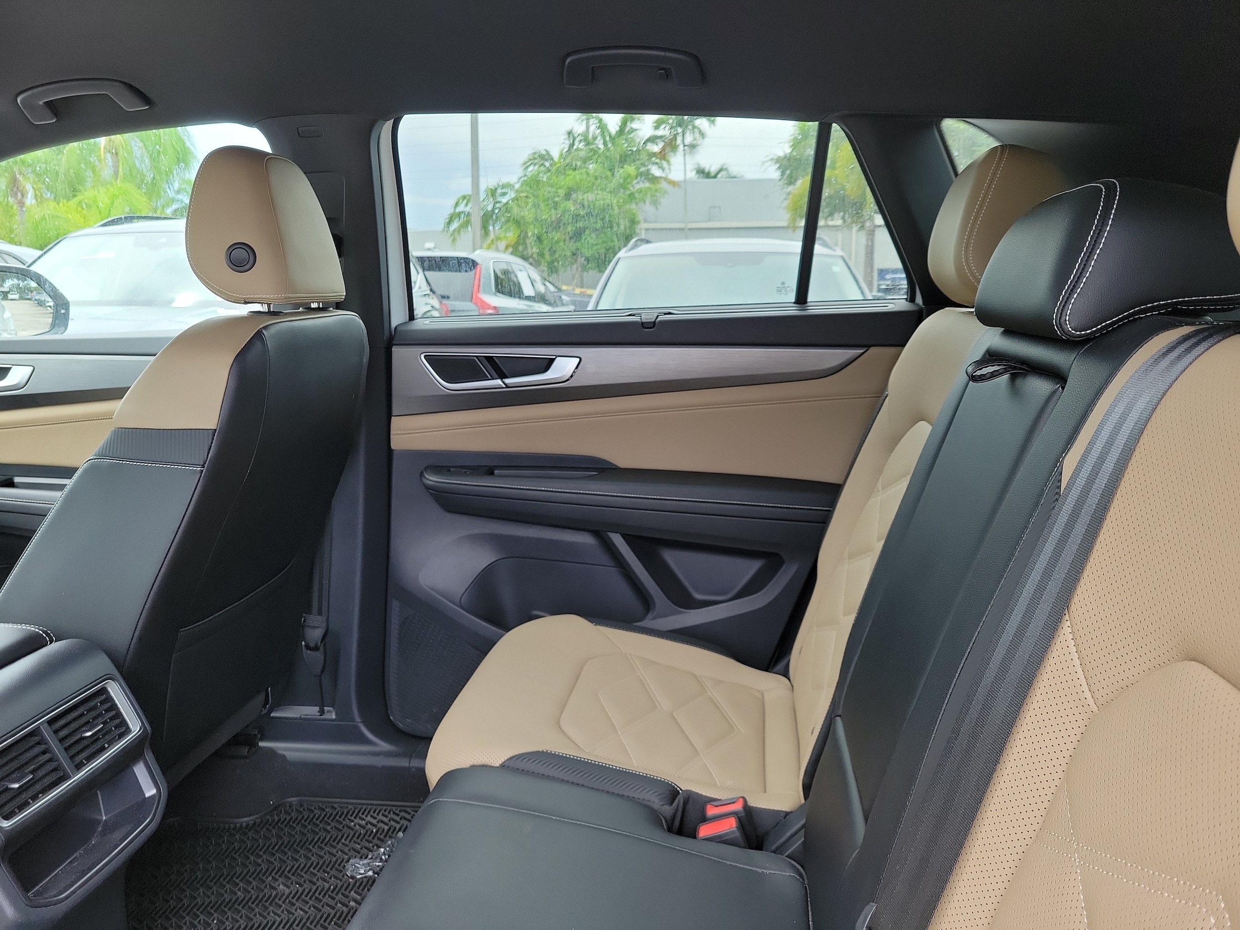 2024 Volkswagen Atlas Cross Sport SE w/Tech - Photo 14