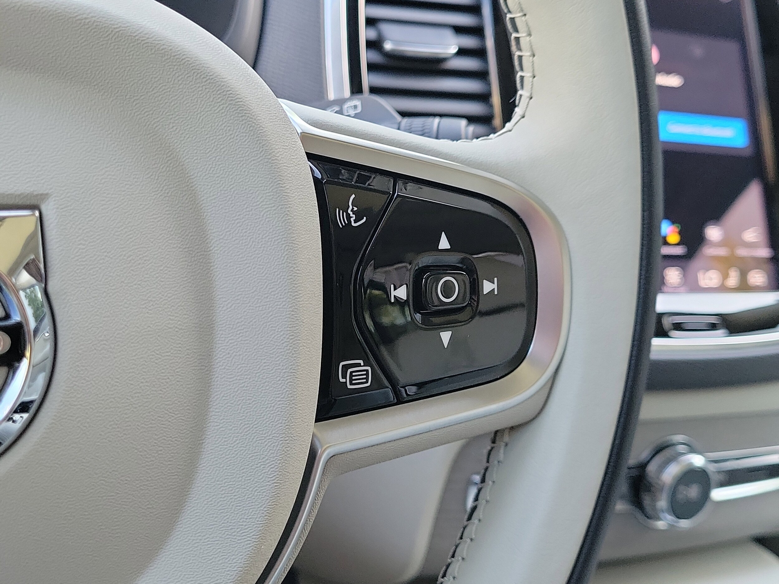 2025 Volvo XC90 Plus - Photo 25