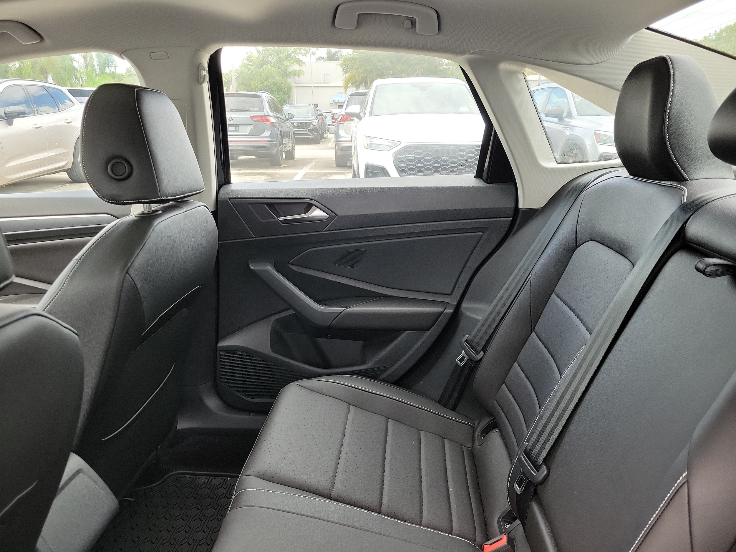 2023 Volkswagen Jetta SE - Photo 11