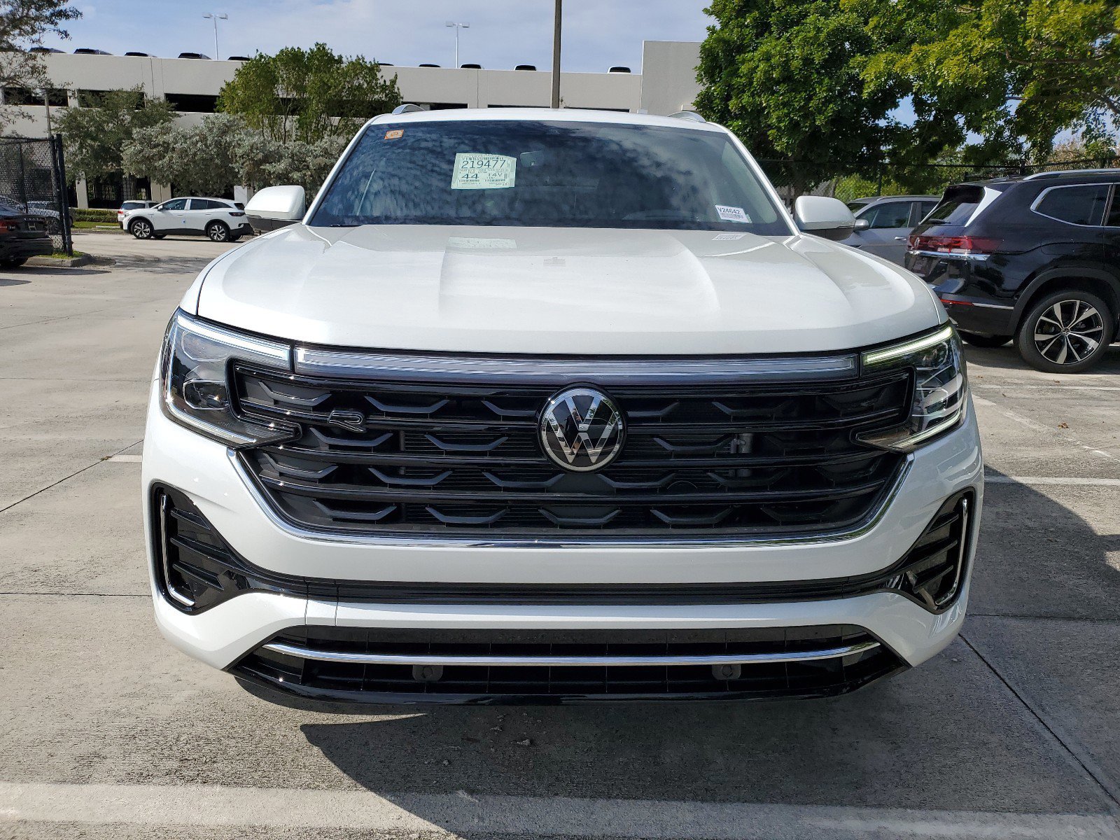 2024 Volkswagen Atlas Cross Sport SEL R-Line photo 2