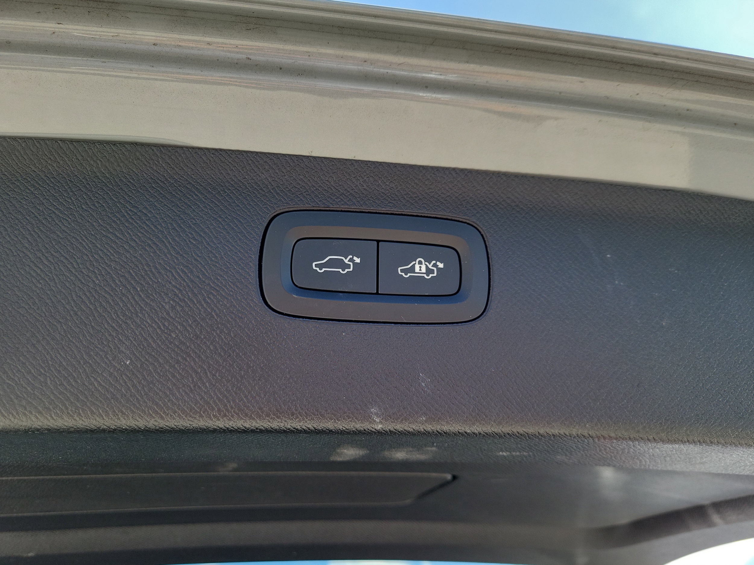 2025 Volvo XC90 Plus - Photo 11