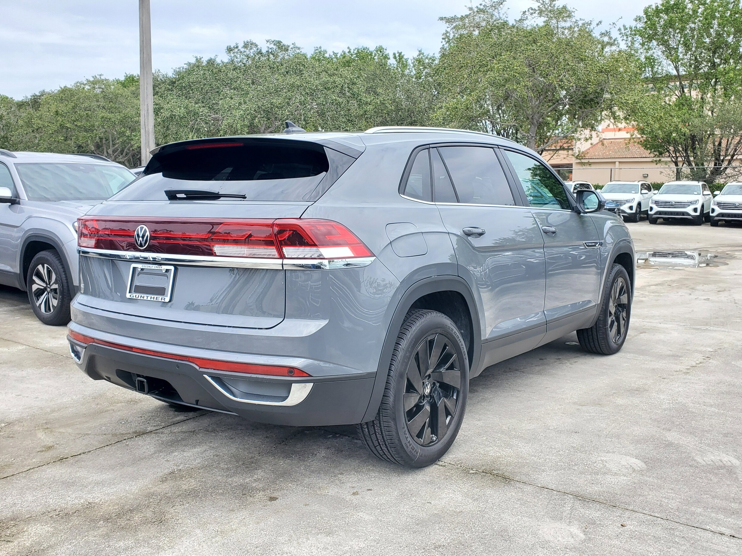 2026 Volkswagen Atlas Cross Sport SE Technology photo 3