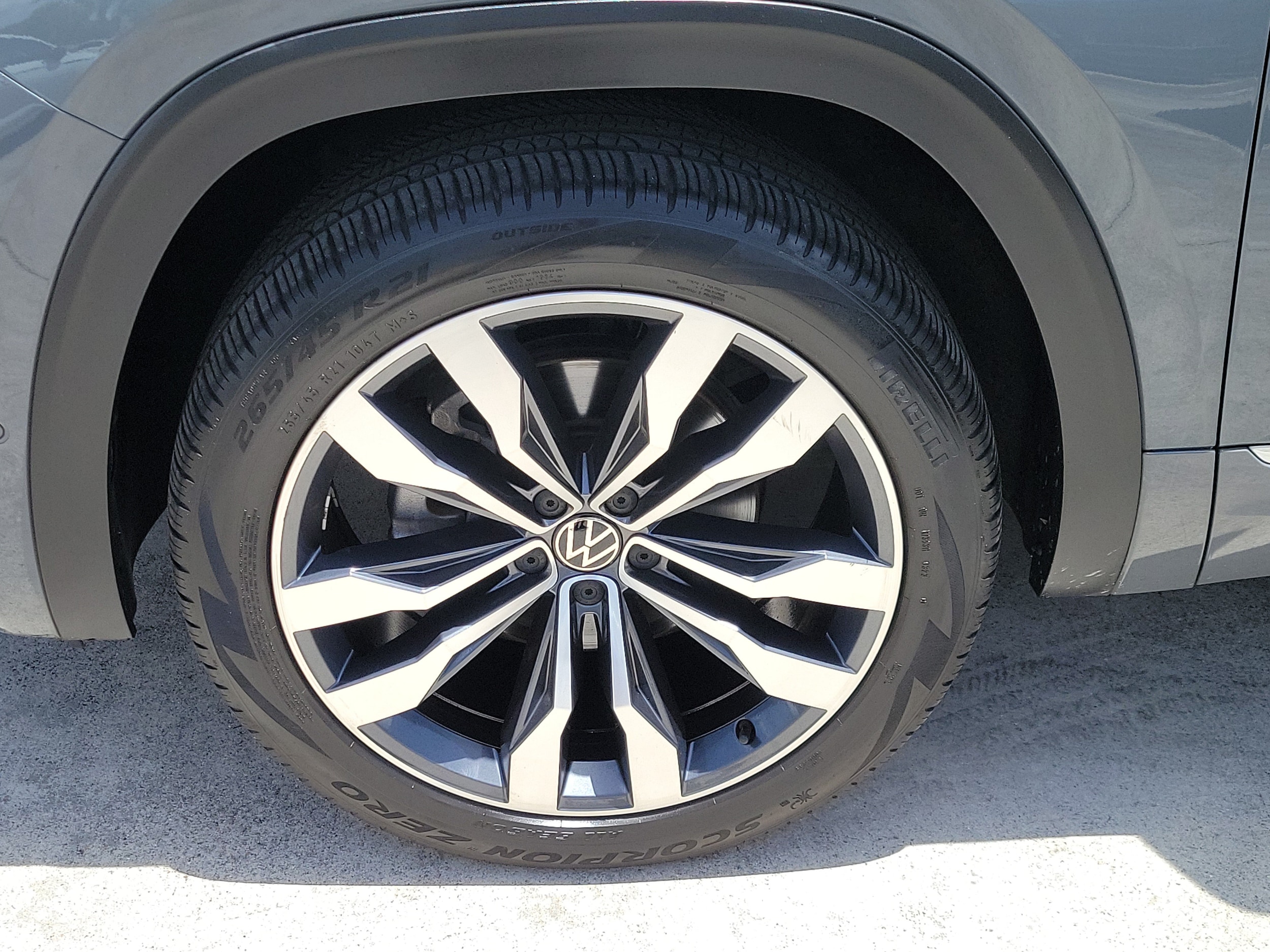 2023 Volkswagen Atlas Cross Sport SEL Premium R-Line - Photo 4