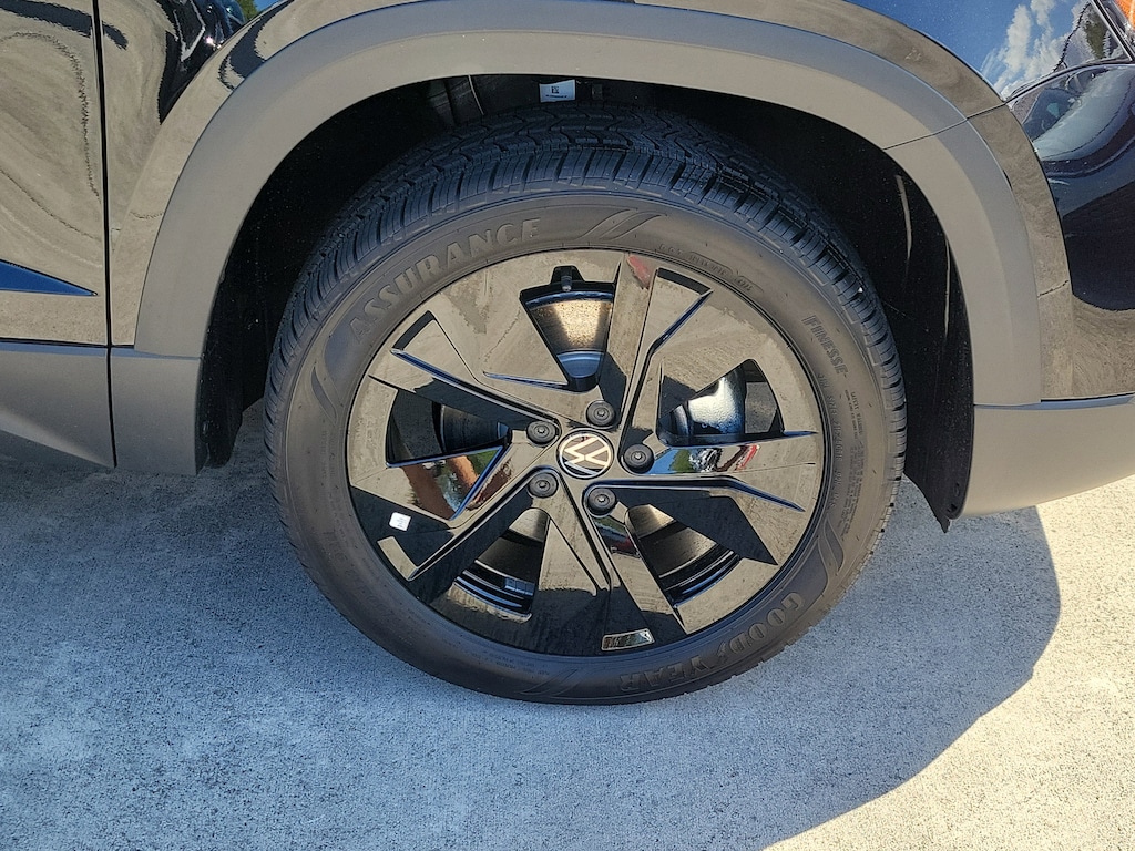 New 2026 Volkswagen Taos 1.5T SE SUV