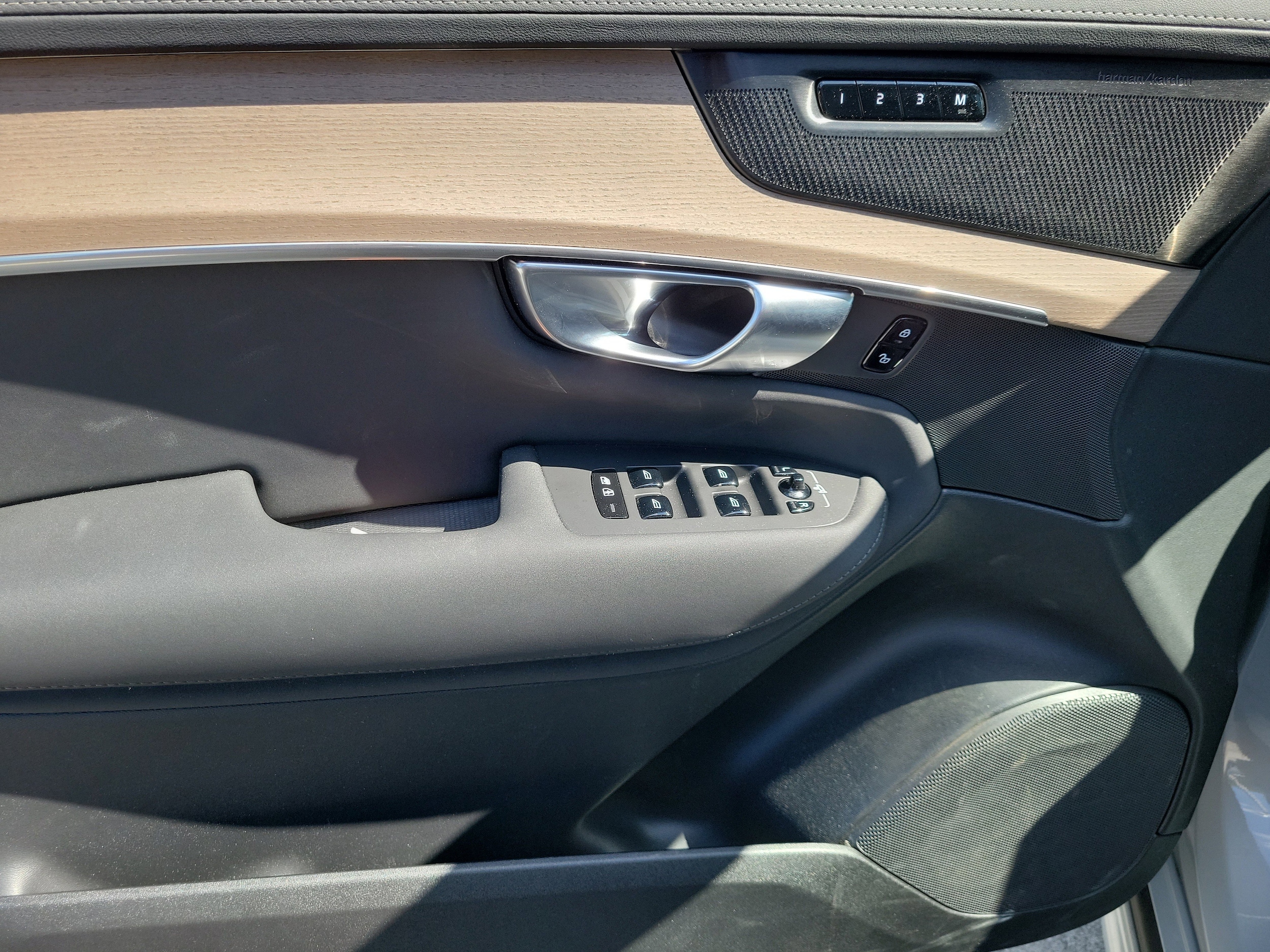 2025 Volvo XC90 Plus - Photo 20
