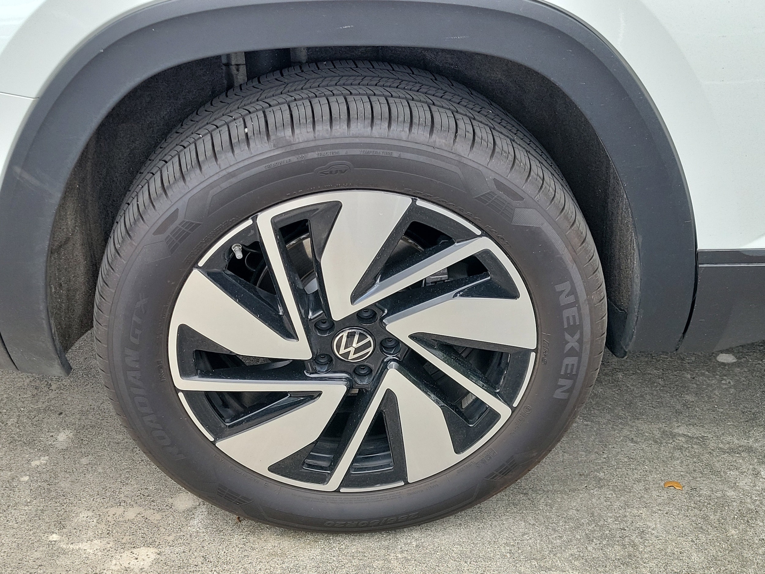 2026 Volkswagen Atlas SE w/Tech - Photo 6