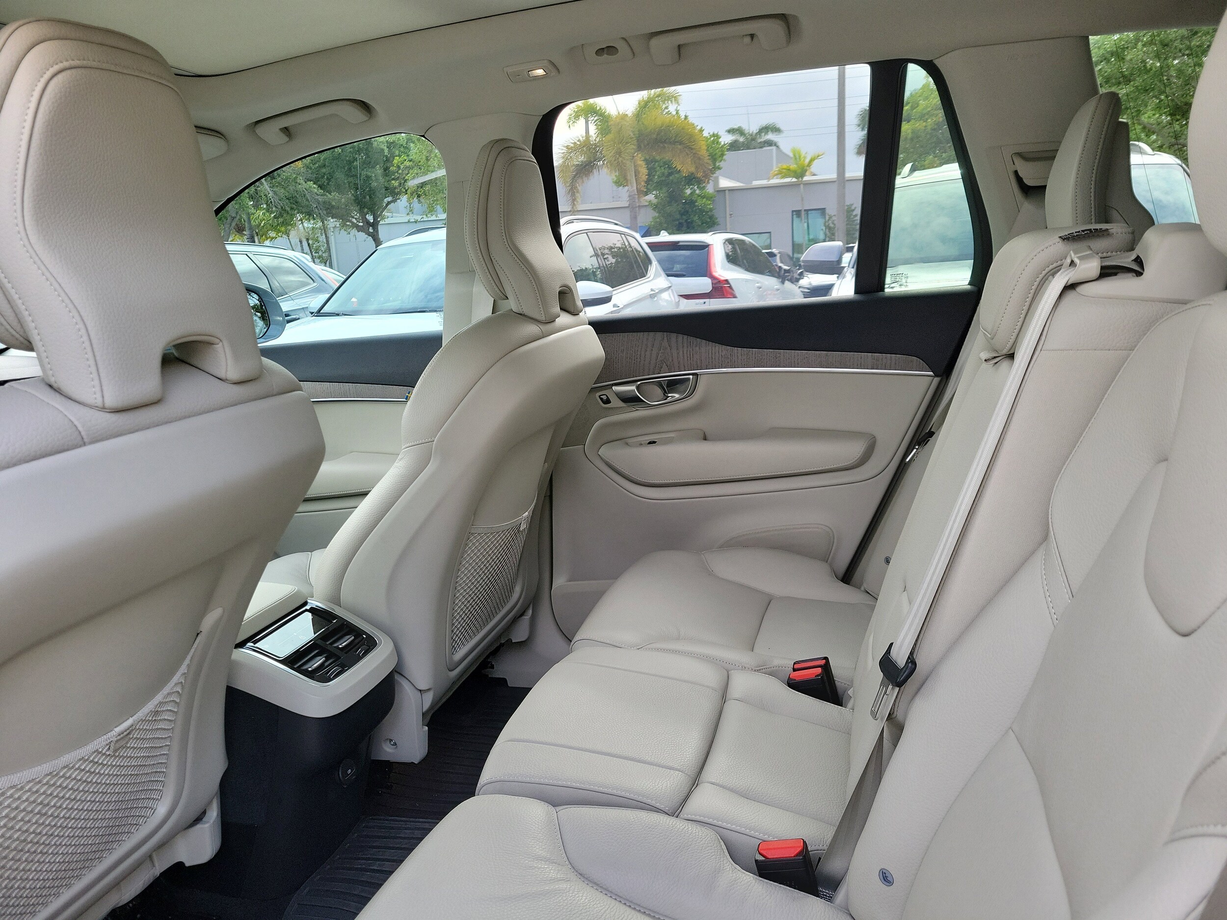 2025 Volvo XC90 Plus - Photo 16