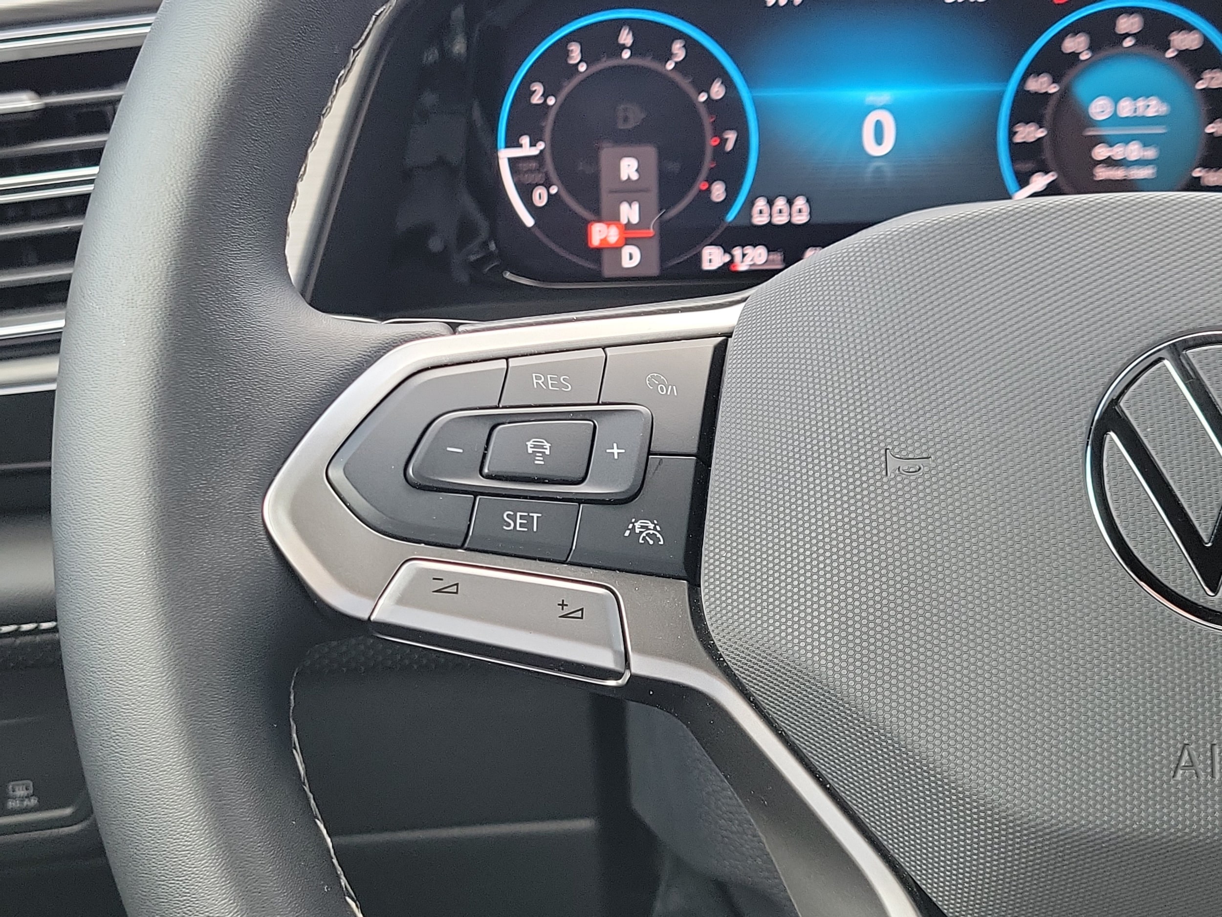 2025 Volkswagen Atlas Cross Sport SE w/Tech - Photo 19