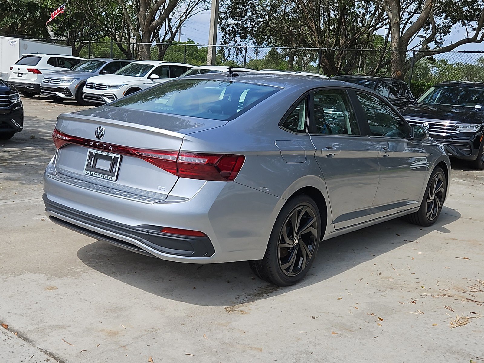 2025 Volkswagen Jetta 1.5T SE photo 3