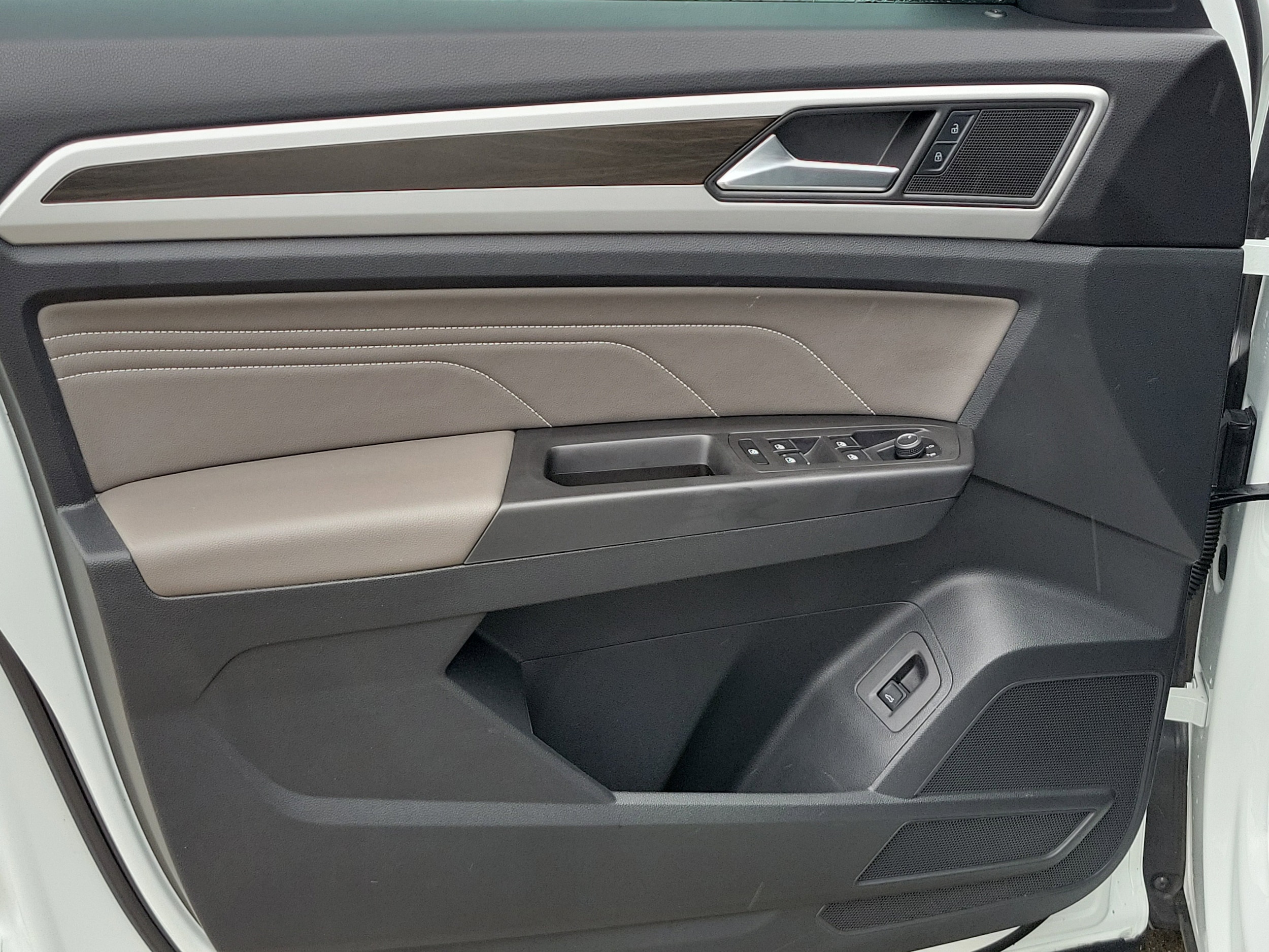 2023 Volkswagen Atlas SE w/Tech - Photo 15